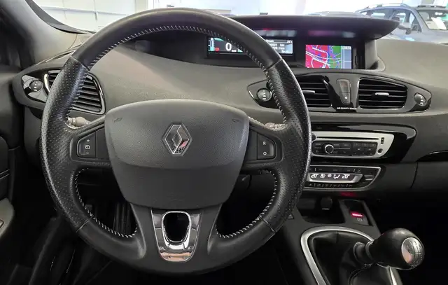 Renault Scenic view 12