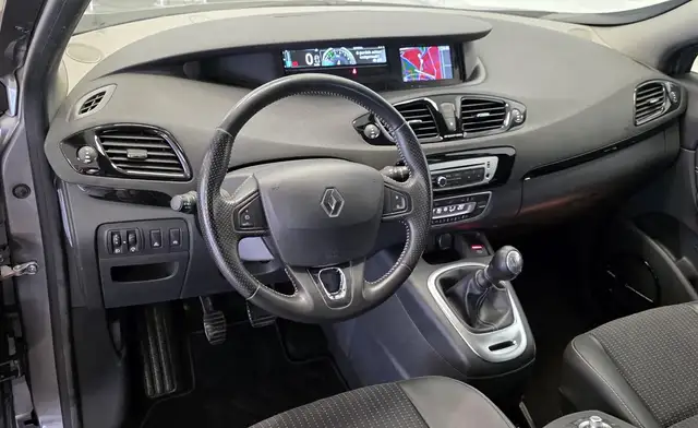 Renault Scenic view 13
