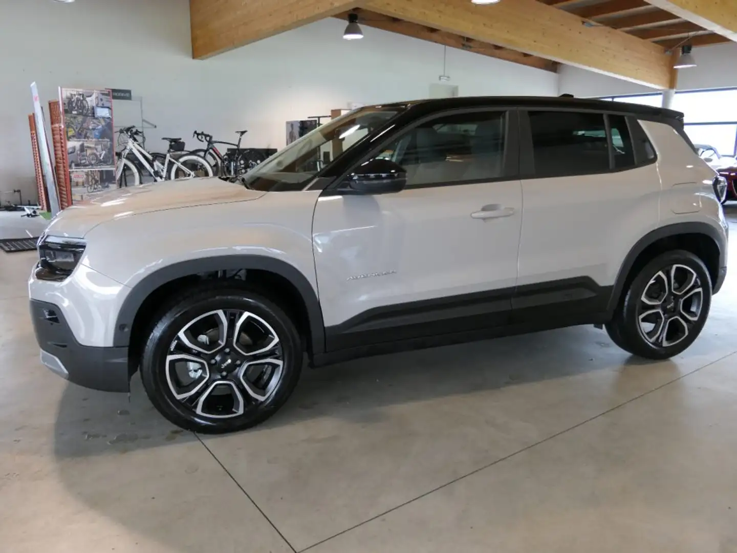 Jeep Avenger 1.2 Turbo 100 CV Summit Gris - 1