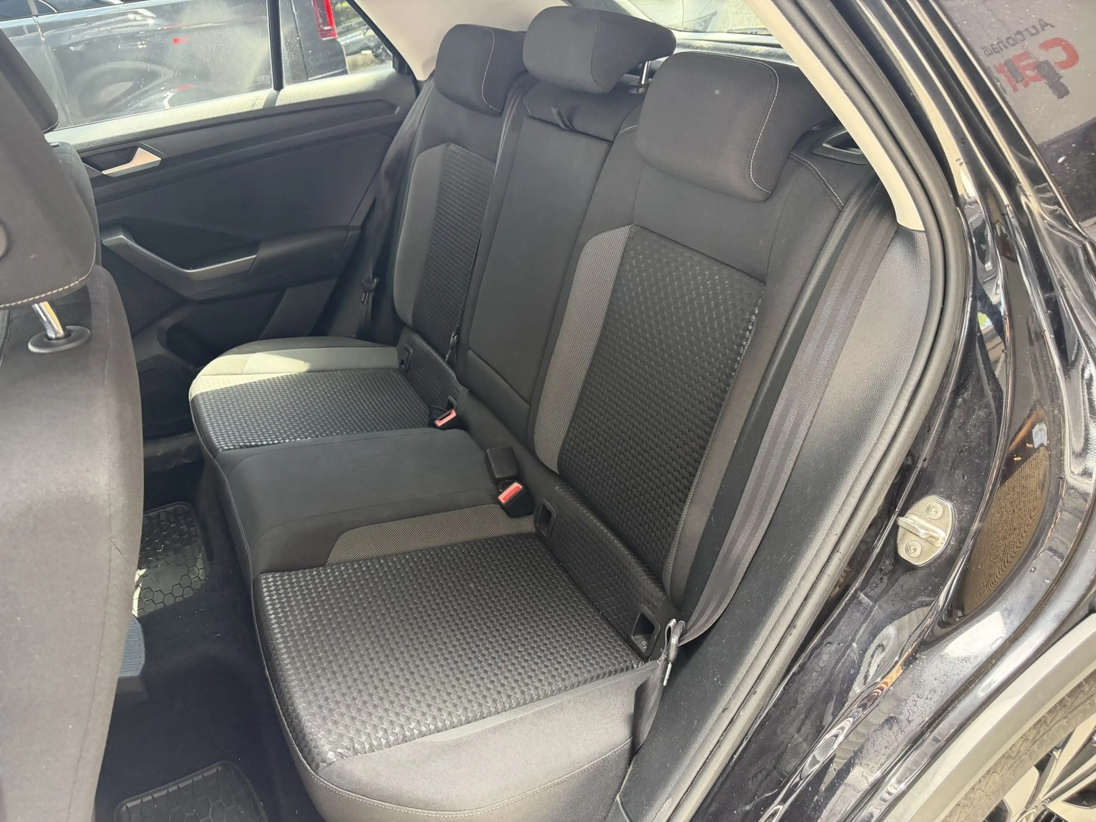 Volkswagen T-Roc 2.0TDI DSG Active Navi — photo 6