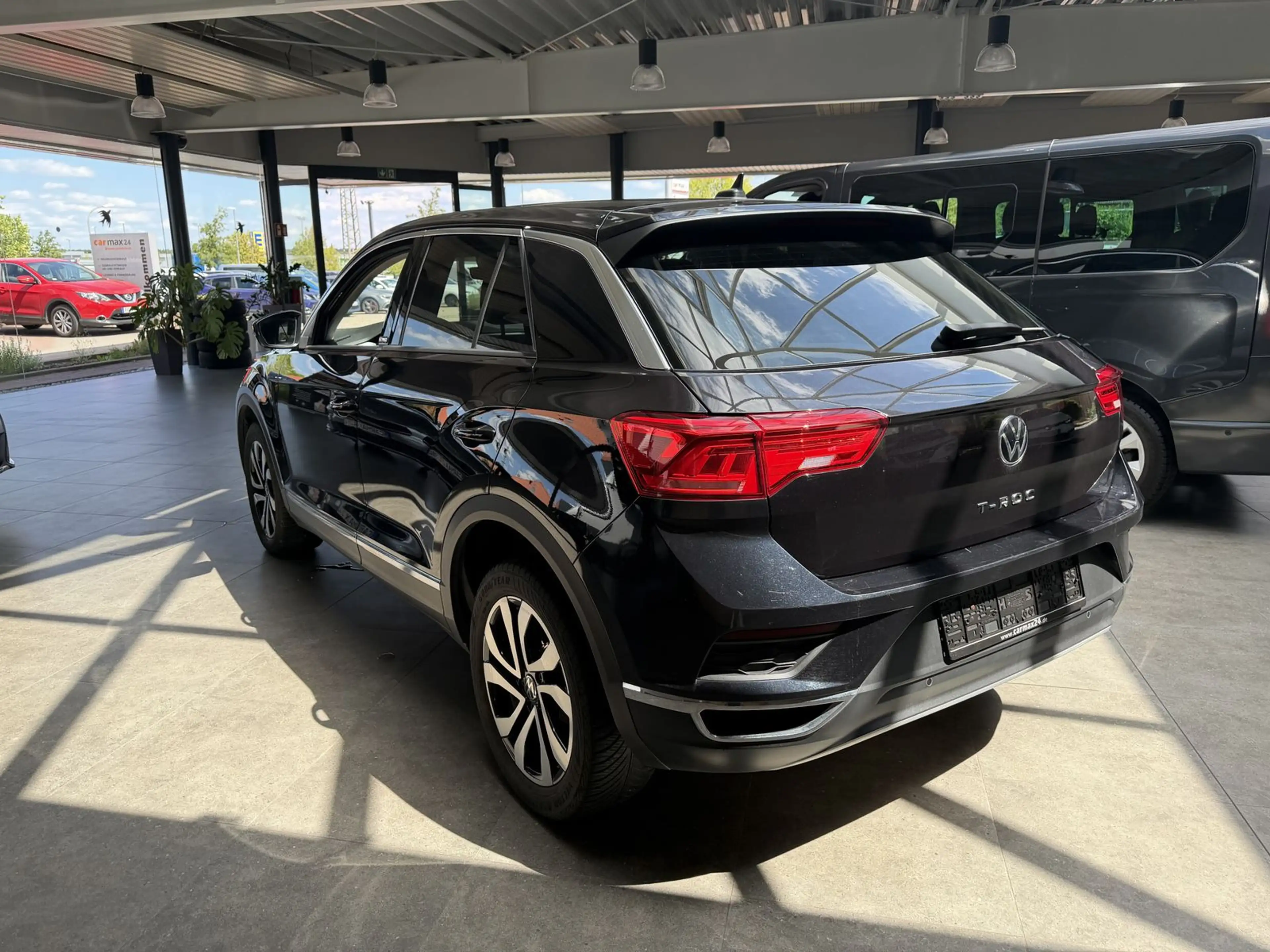 Volkswagen T-Roc 2.0TDI DSG Active Navi — photo 4