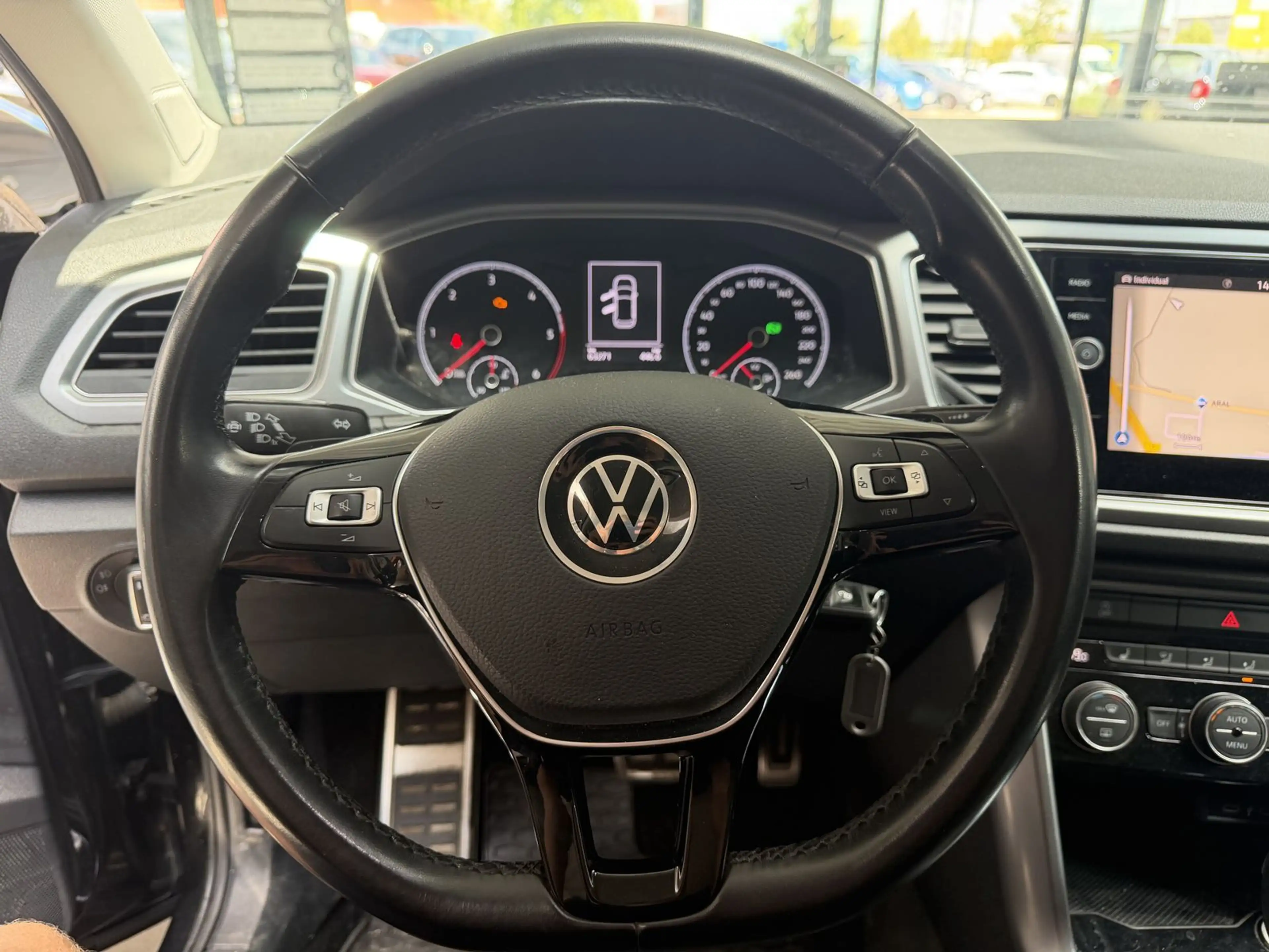 Volkswagen T-Roc 2.0TDI DSG Active Navi — photo 11