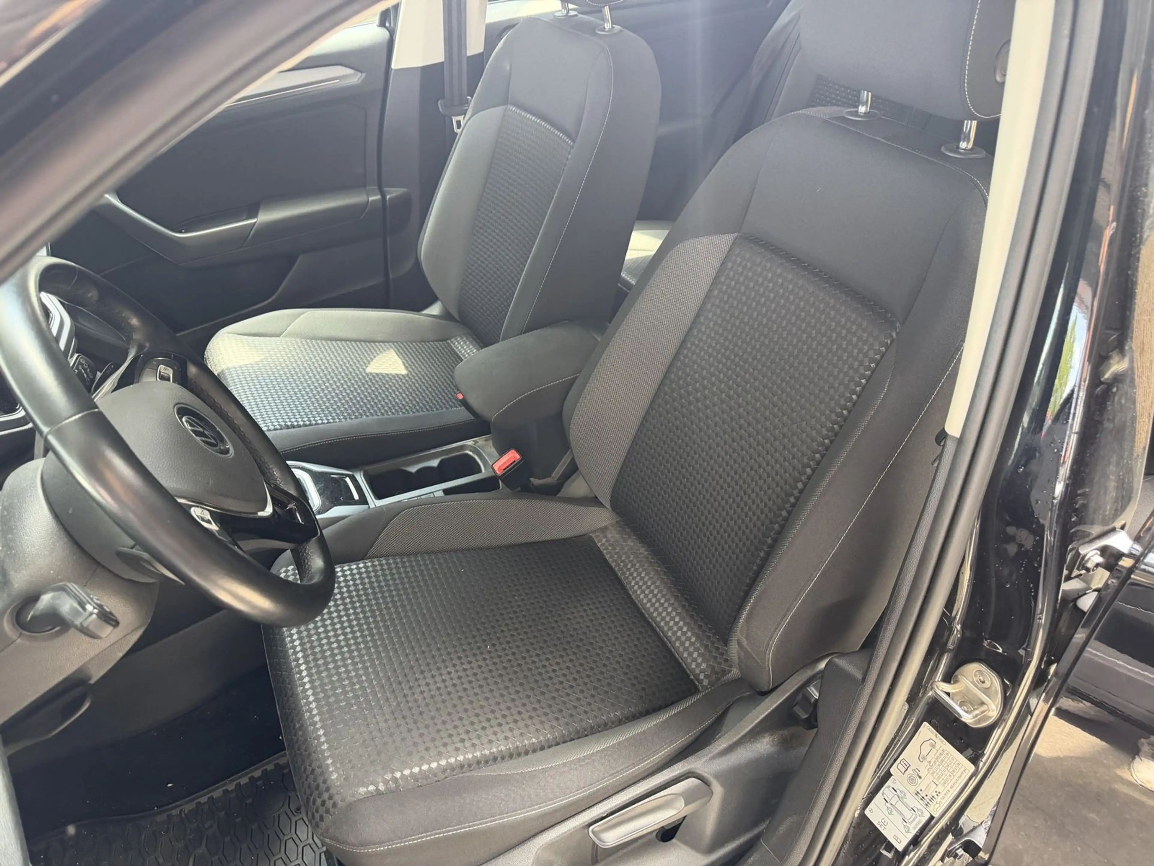 Volkswagen T-Roc 2.0TDI DSG Active Navi — photo 5