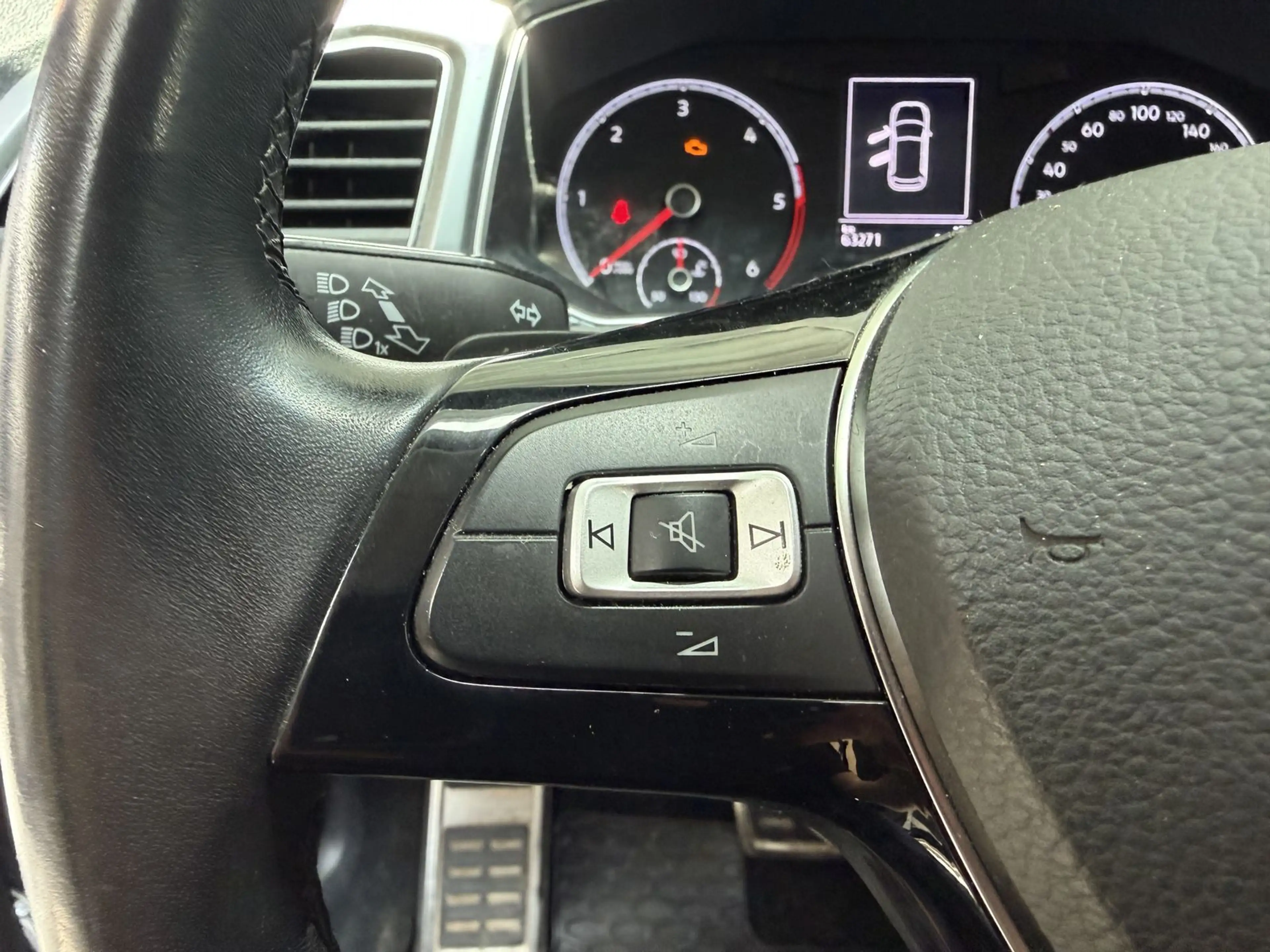 Volkswagen T-Roc 2.0TDI DSG Active Navi — photo 12