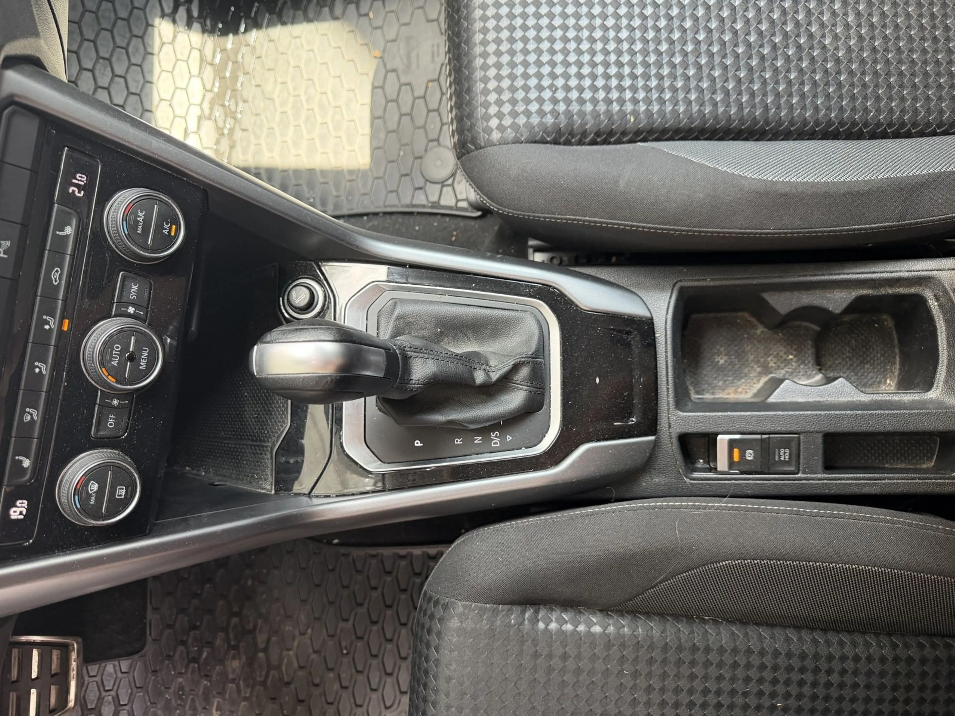 Volkswagen T-Roc 2.0TDI DSG Active Navi — photo 10