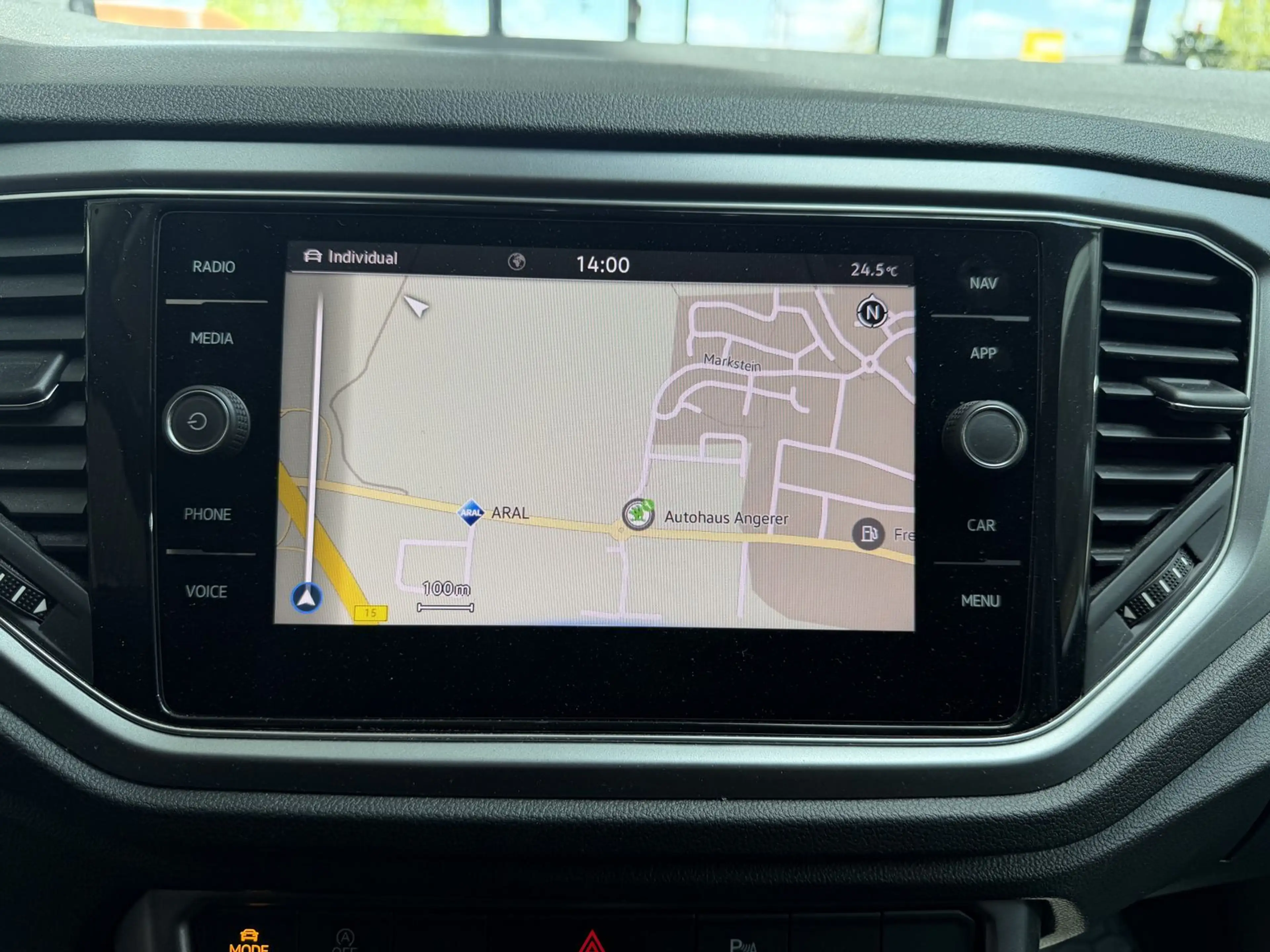 Volkswagen T-Roc 2.0TDI DSG Active Navi — photo 9