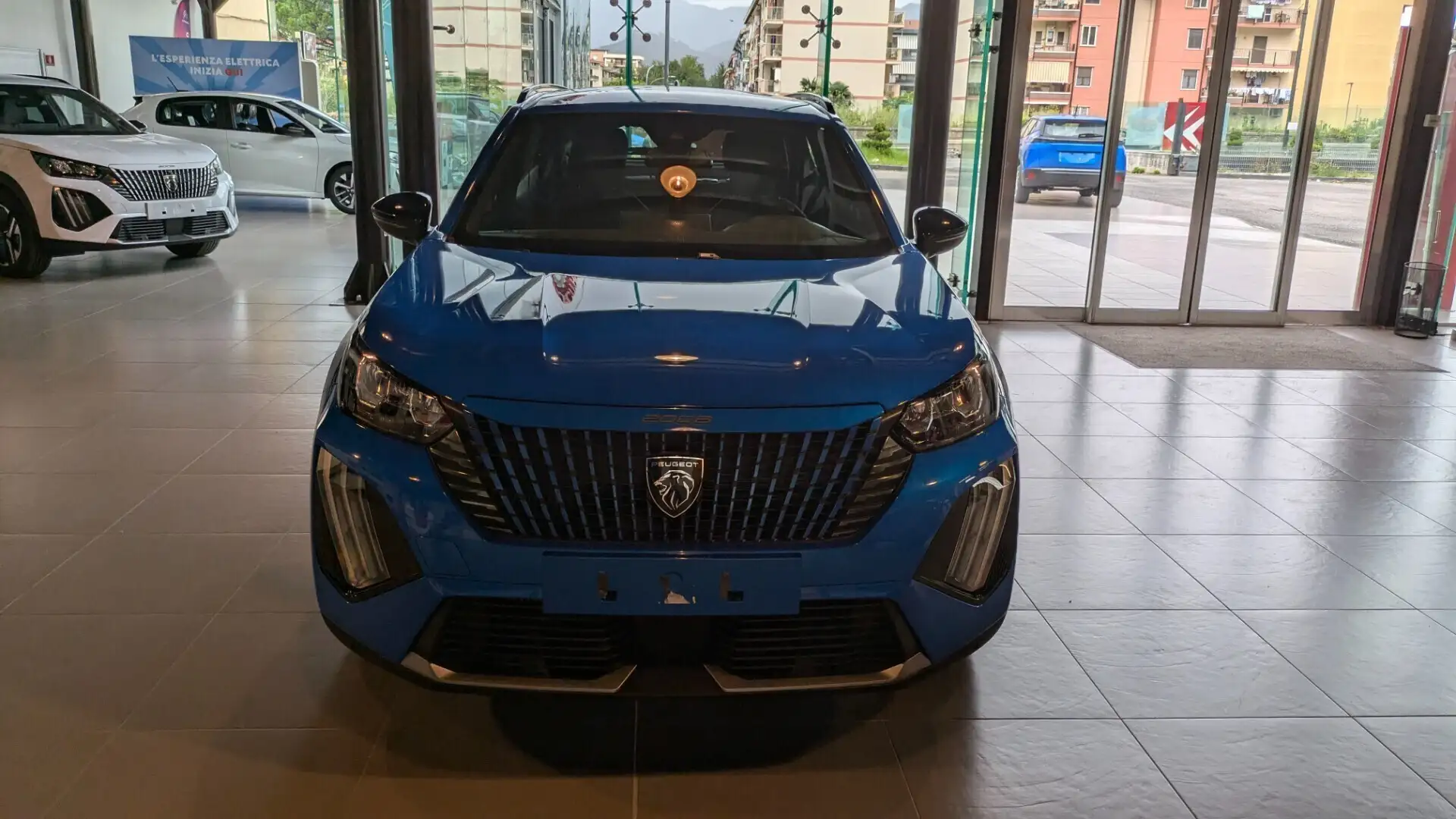 Peugeot 2008 100 S&S Allure Grijs - 2