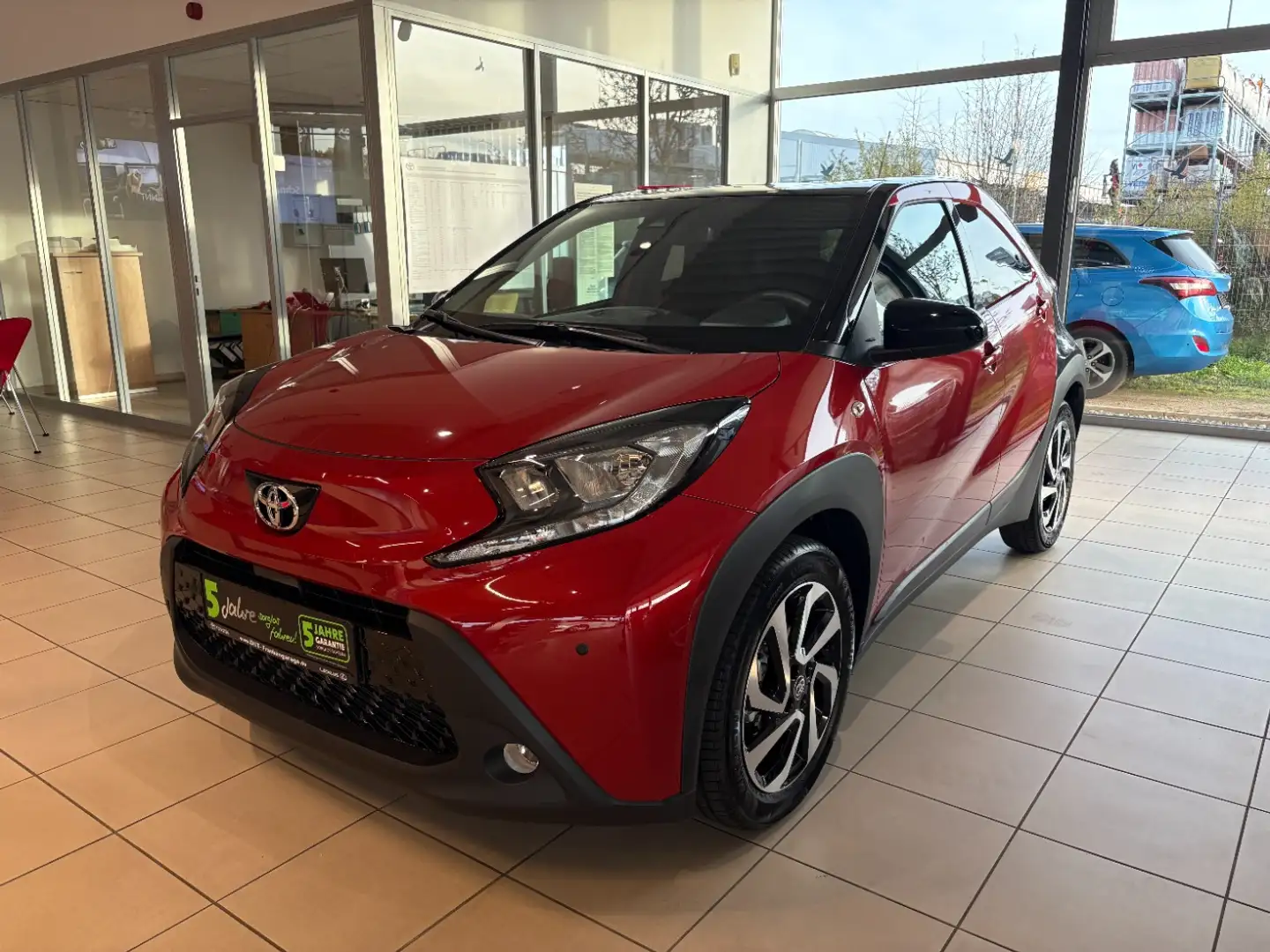 Toyota Aygo X 1.0 Team D AppleCarPlay, SHZ, DAB Rot - 2
