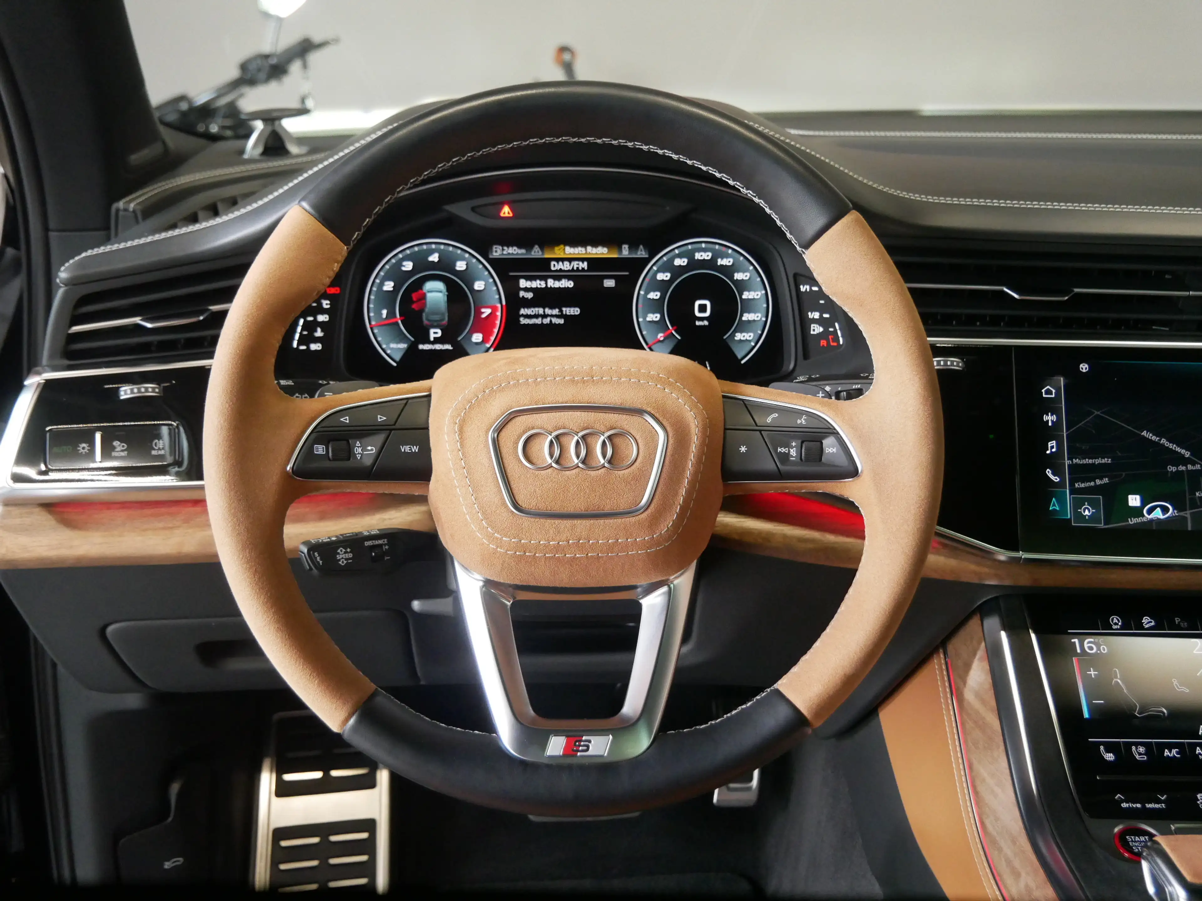 Audi SQ7 4.0 TFSI quattro Exclusive 22 S Line Voll — photo 15