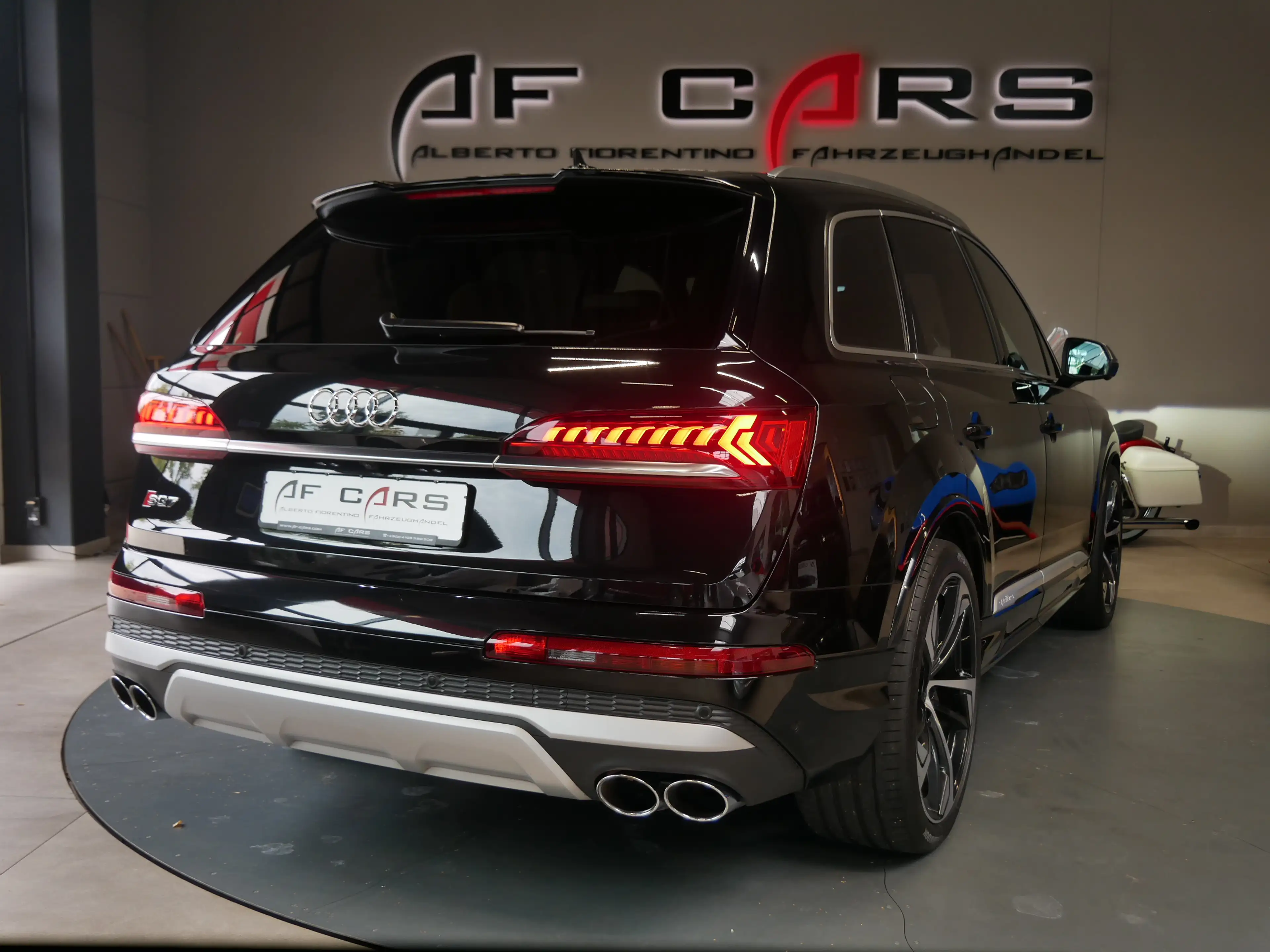Audi SQ7 4.0 TFSI quattro Exclusive 22 S Line Voll — photo 5