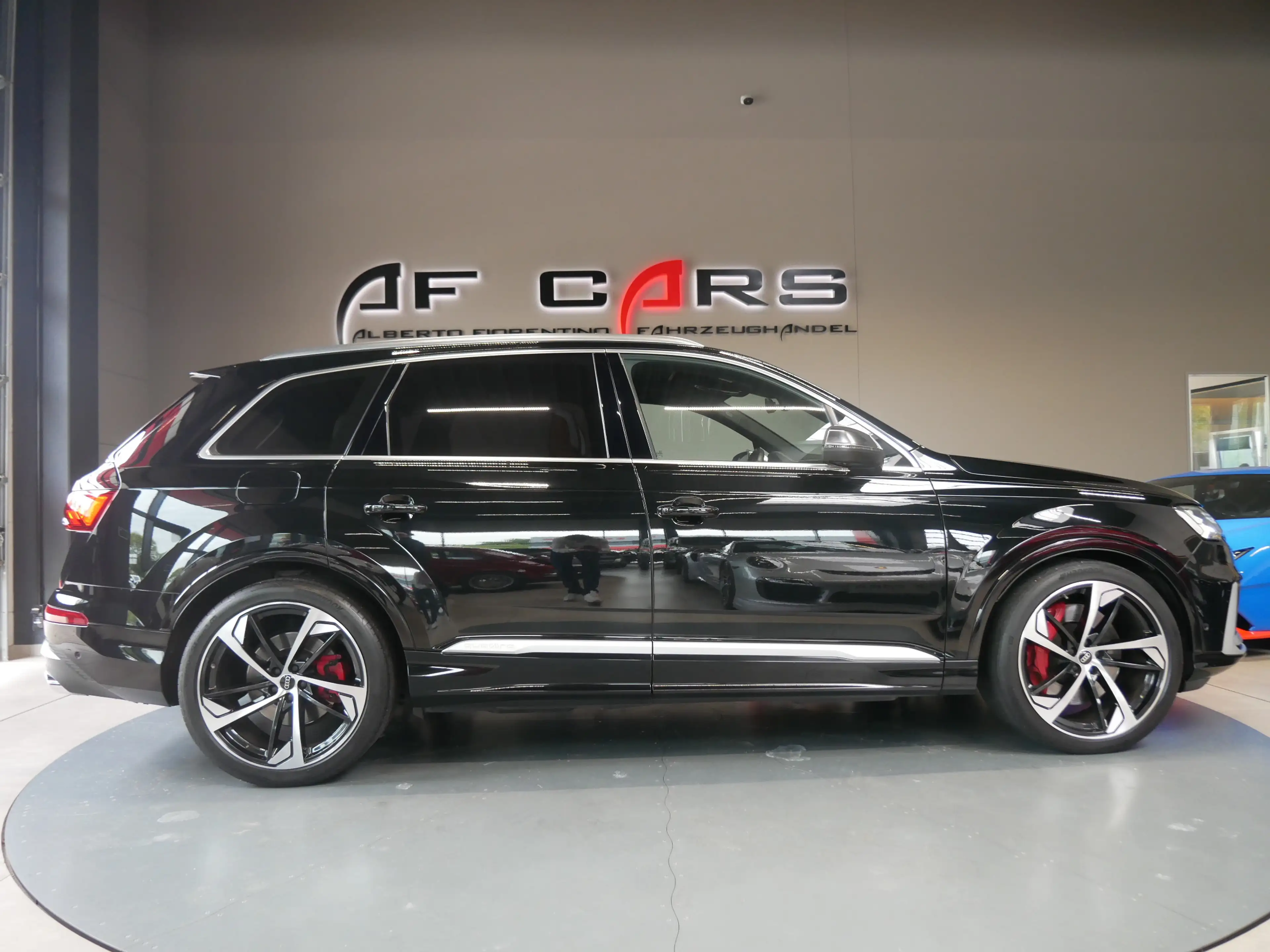Audi SQ7 4.0 TFSI quattro Exclusive 22 S Line Voll — photo 4