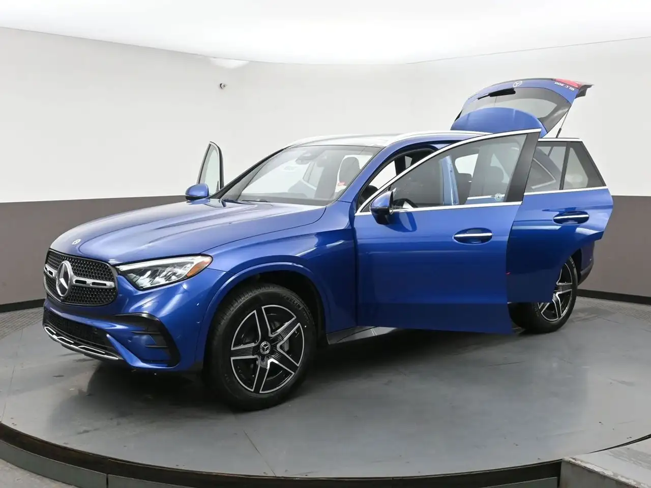 Mercedes-Benz GLC снимка Mercedes-Benz GLC
