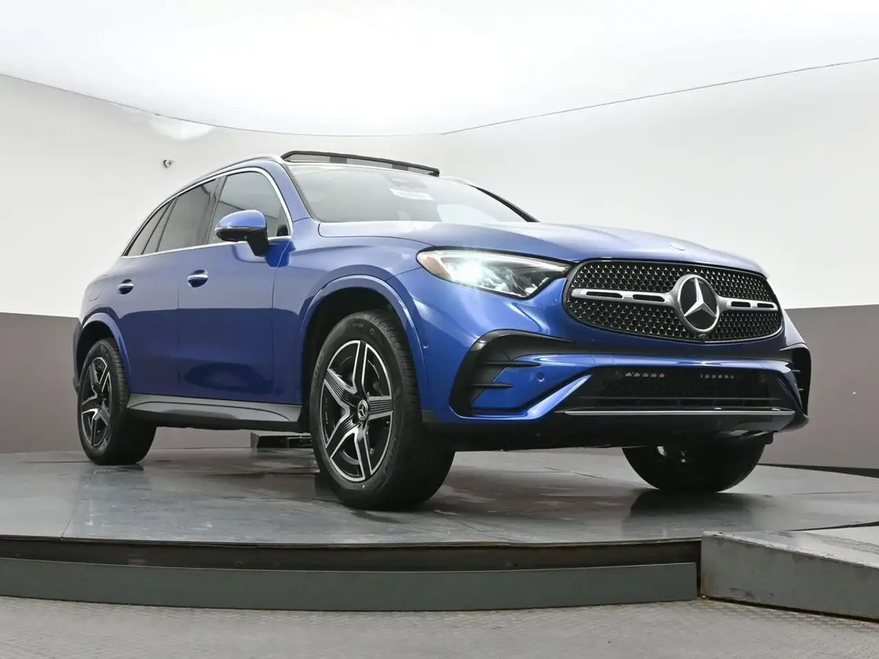 Mercedes-Benz GLC снимка Mercedes-Benz GLC