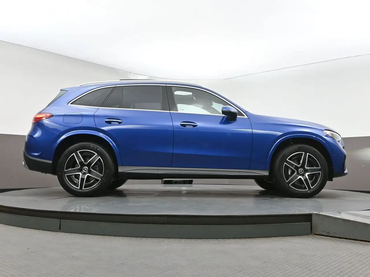 Mercedes-Benz GLC снимка Mercedes-Benz GLC