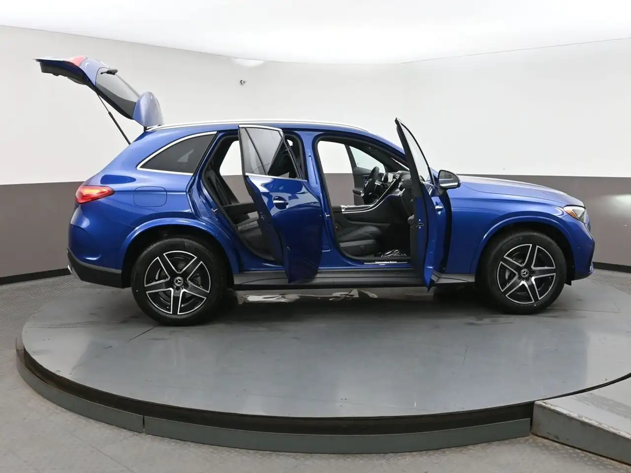 Mercedes-Benz GLC снимка Mercedes-Benz GLC