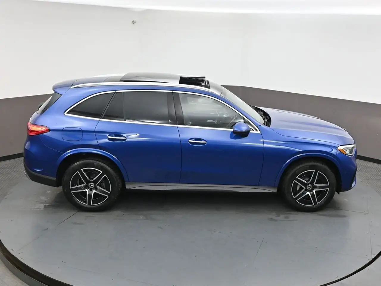 Mercedes-Benz GLC снимка Mercedes-Benz GLC