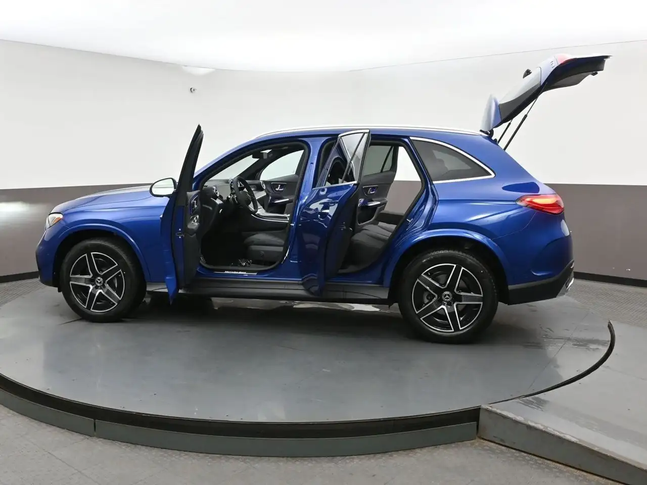 Mercedes-Benz GLC снимка Mercedes-Benz GLC