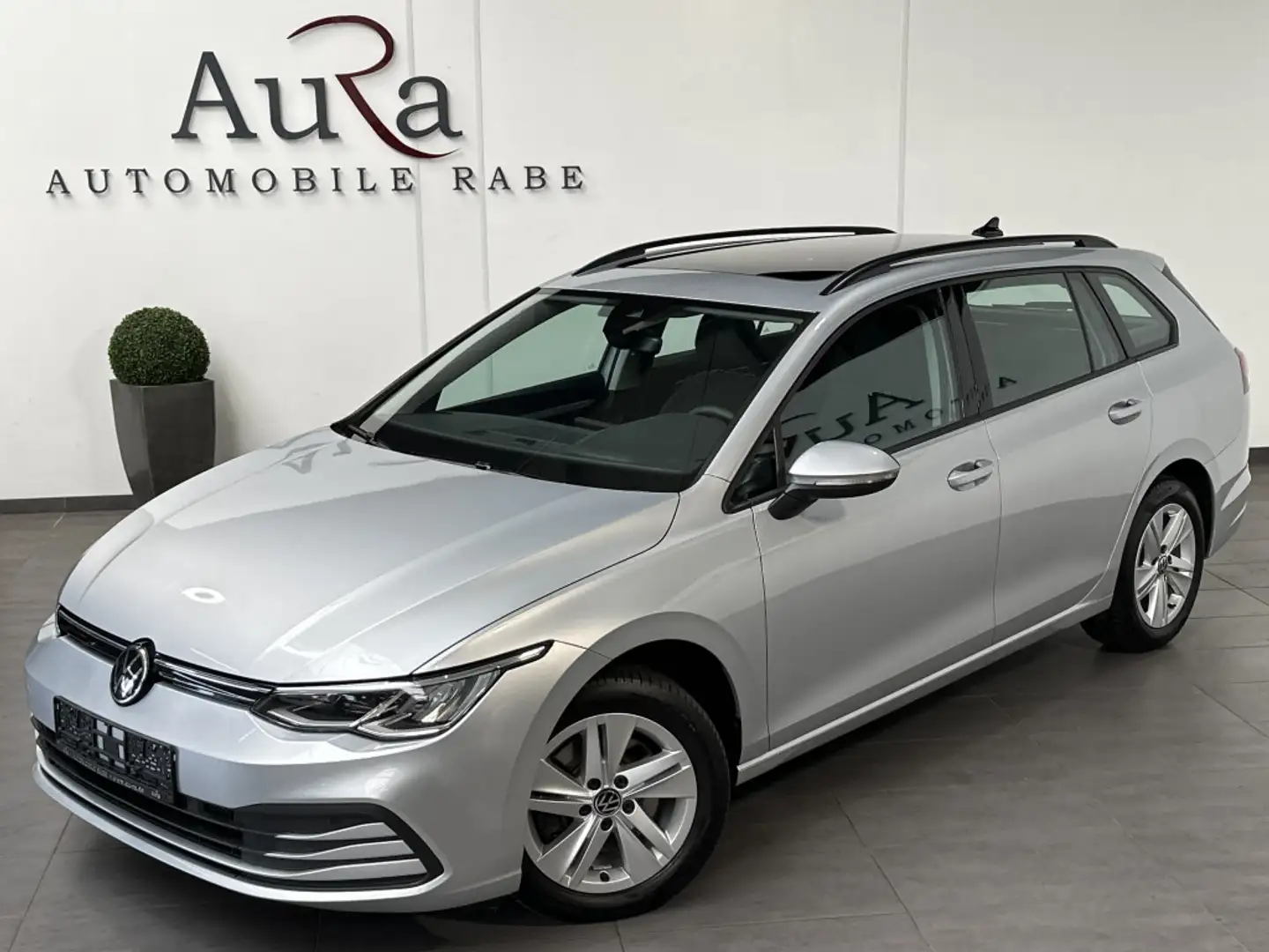 Volkswagen Golf Variant 2.0 TDI DSG Life NAV+LED+AHK+PANORAMA Argintiu - 1