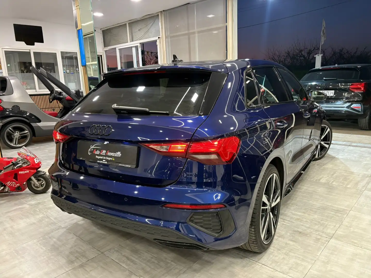 Audi A3 Sportback 35 2.0 tdi S line edition Blau - 2