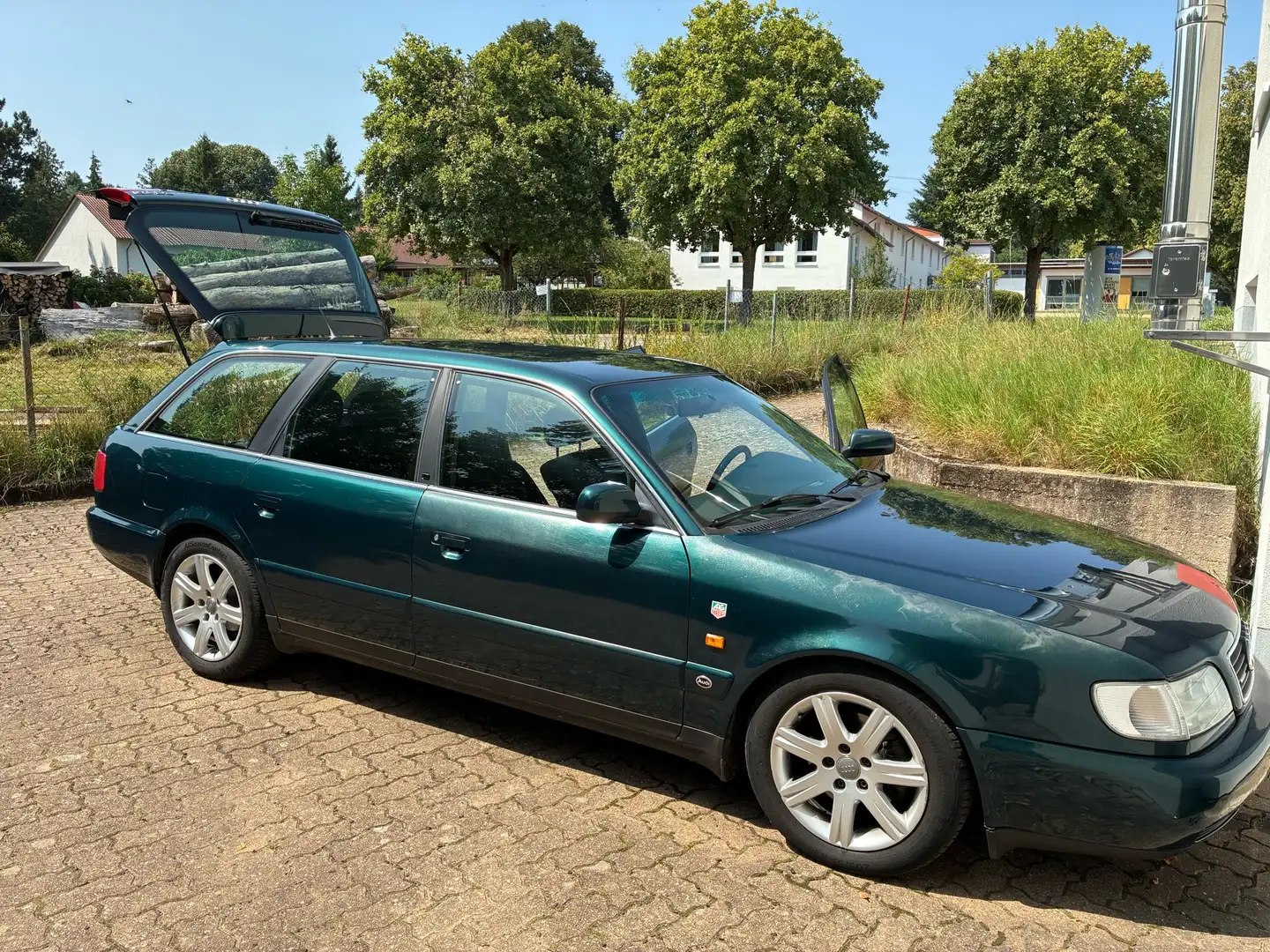 Audi A6 Avant 2.5 TDI quattro, 5-Zylinder, 6-Gang Grün - 2