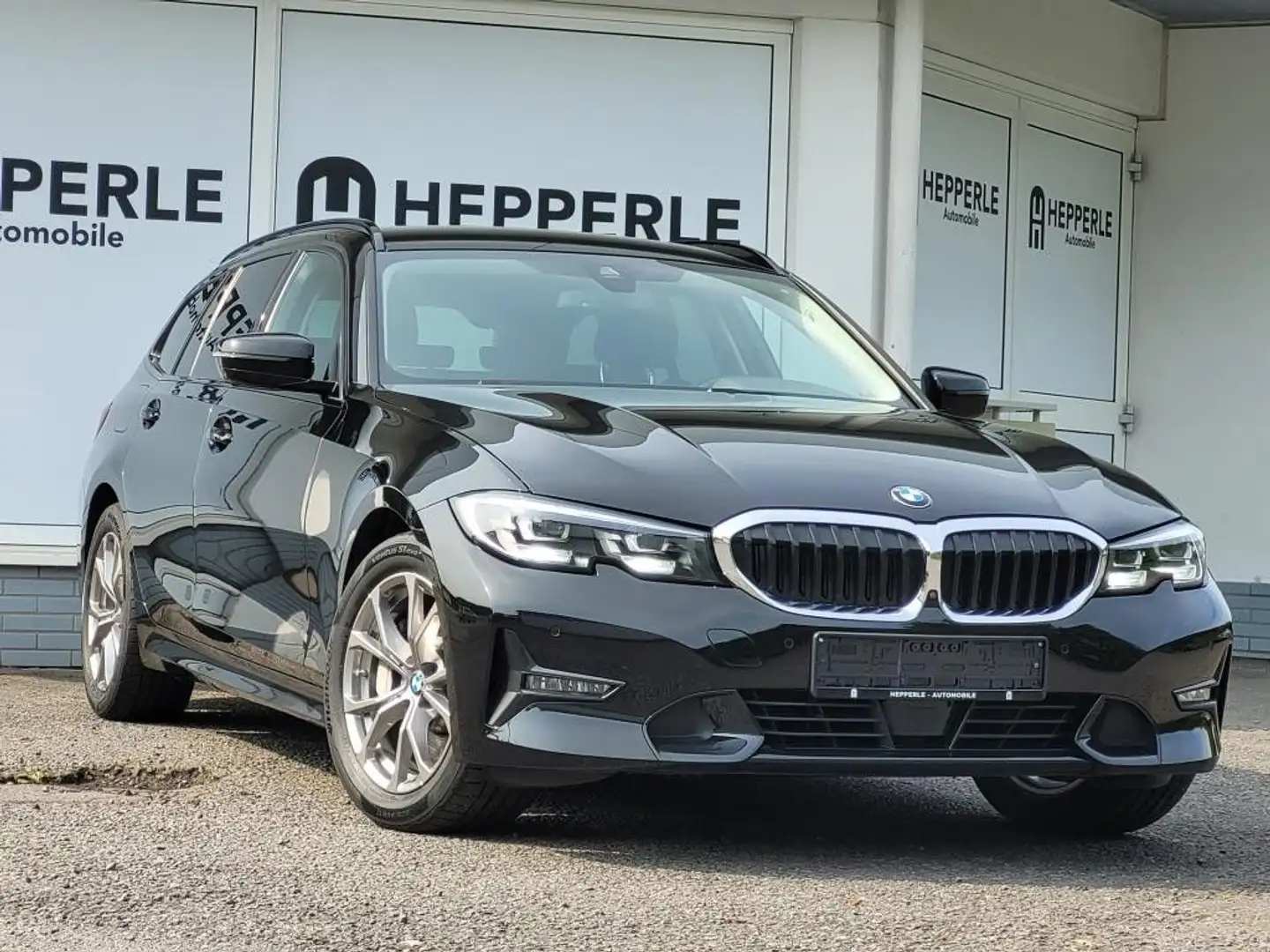 BMW 330 i T. Sport Line LED+HARMAN & KARDON+ACC+360° Schwarz - 1