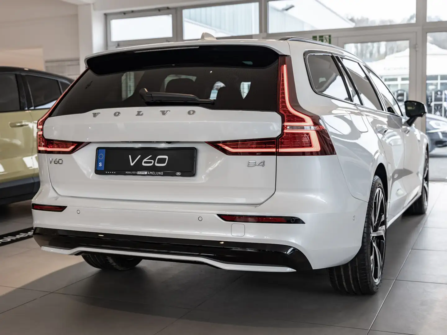 Volvo V60 B4 D Ultimate Dark SHZ H/K NAVI LED PANO Blanc - 2