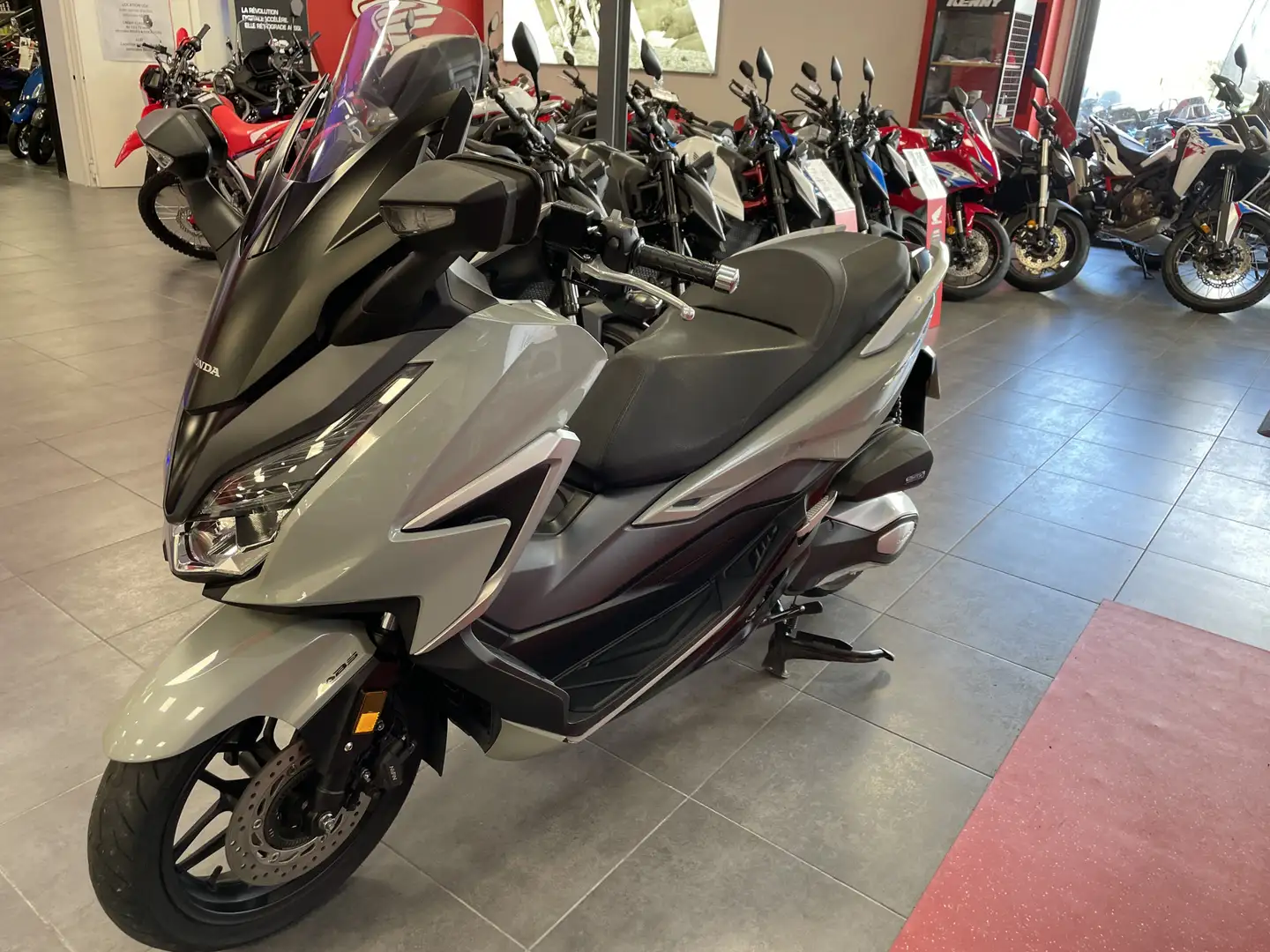 Honda Forza 350 Gris - 1