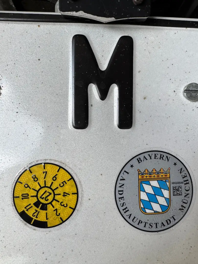 Suzuki GSR 750 Kék - 2