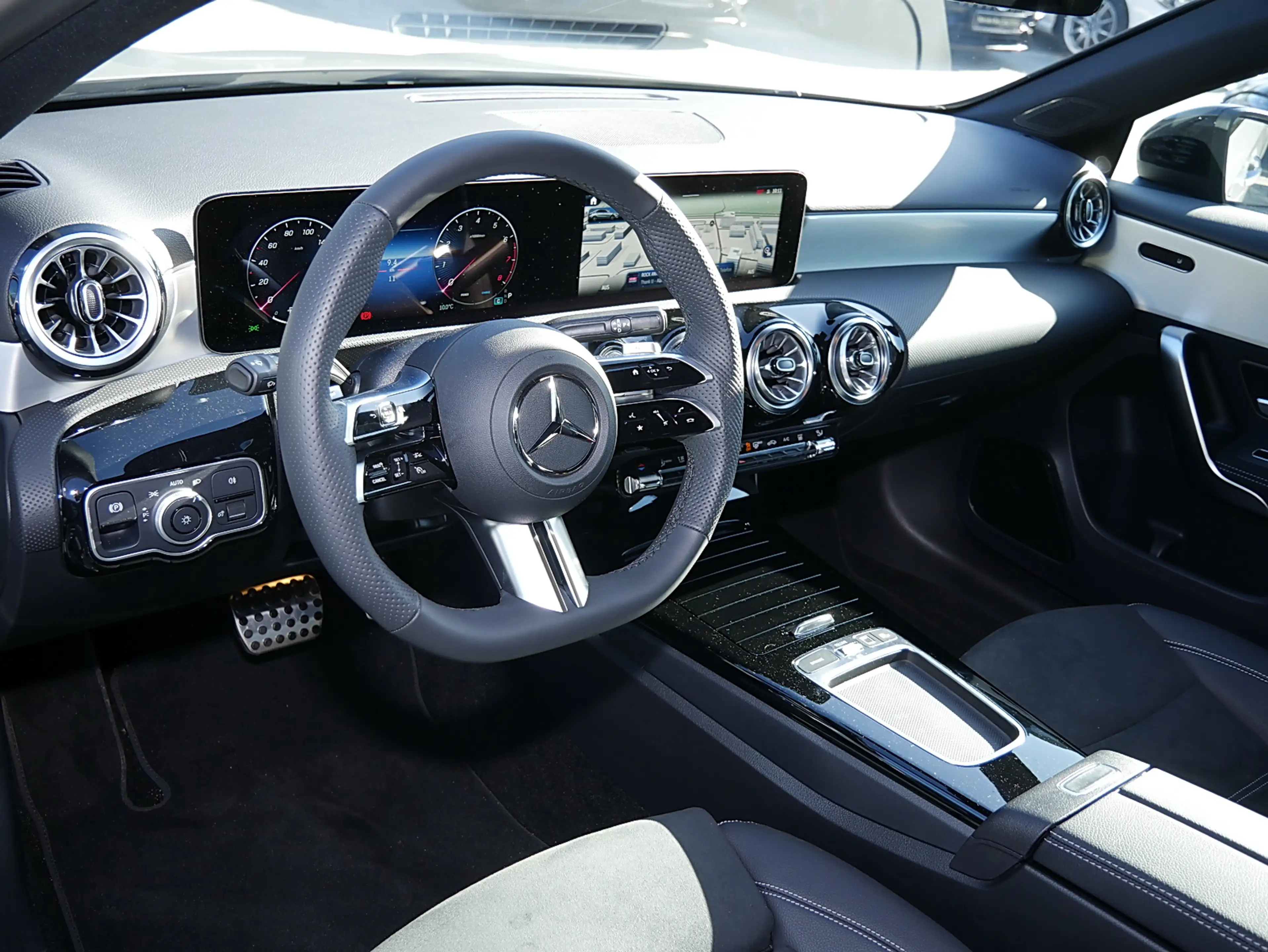 Mercedes-Benz A 200 AMG Avantgarde ILS MBUX Night Ambiente LED — photo 9