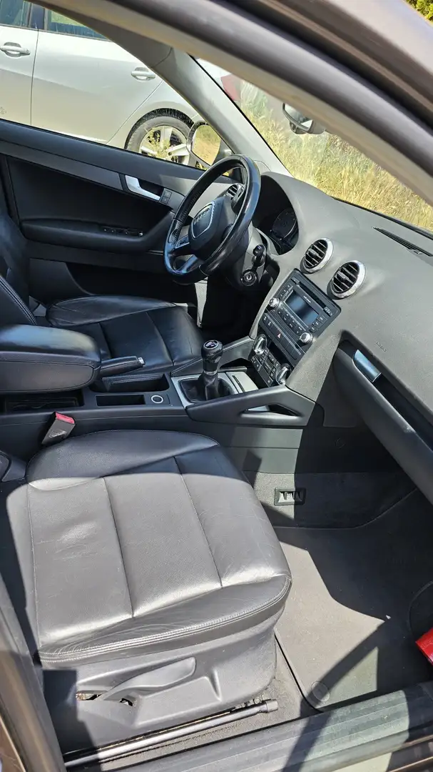 Audi A3 Sportback 1.6TDI Ambiente - 2