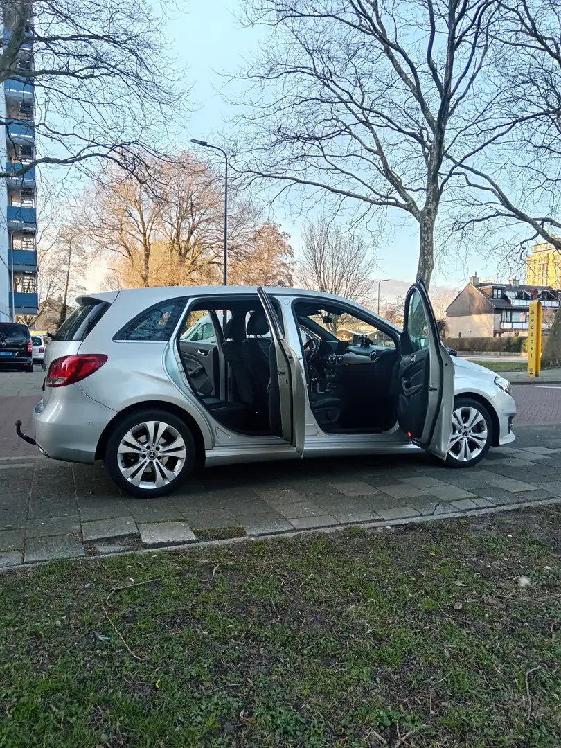Mercedes-Benz B 180 Business Sol. AMG Grijs - 1
