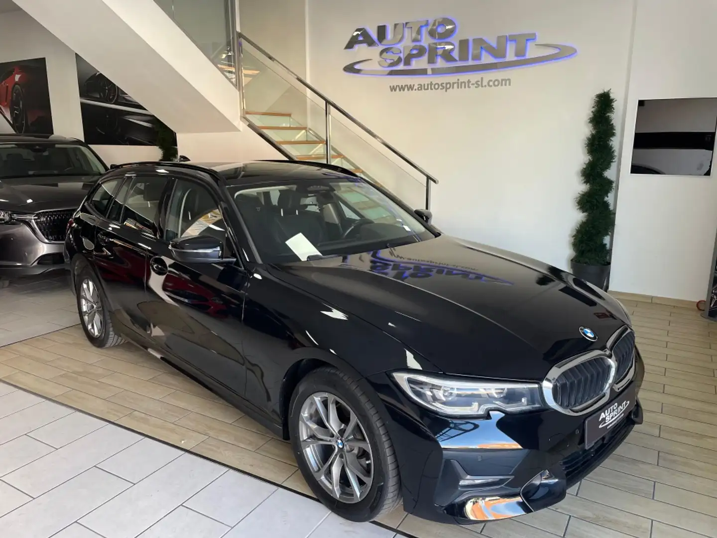 BMW 320 320dA Touring xDrive Negro - 1
