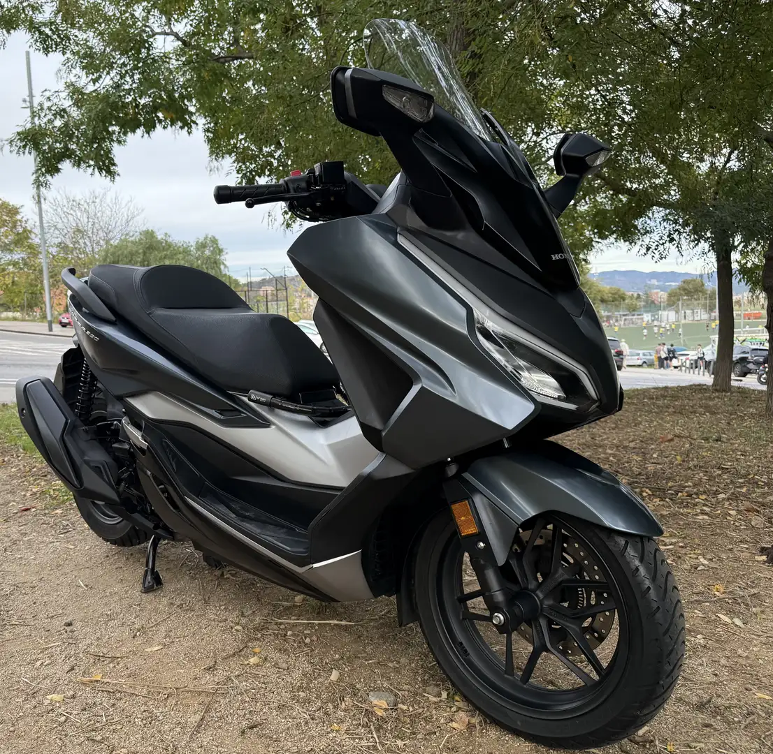 Honda Forza 350 Neumaticos Metzeler nuevos - 1