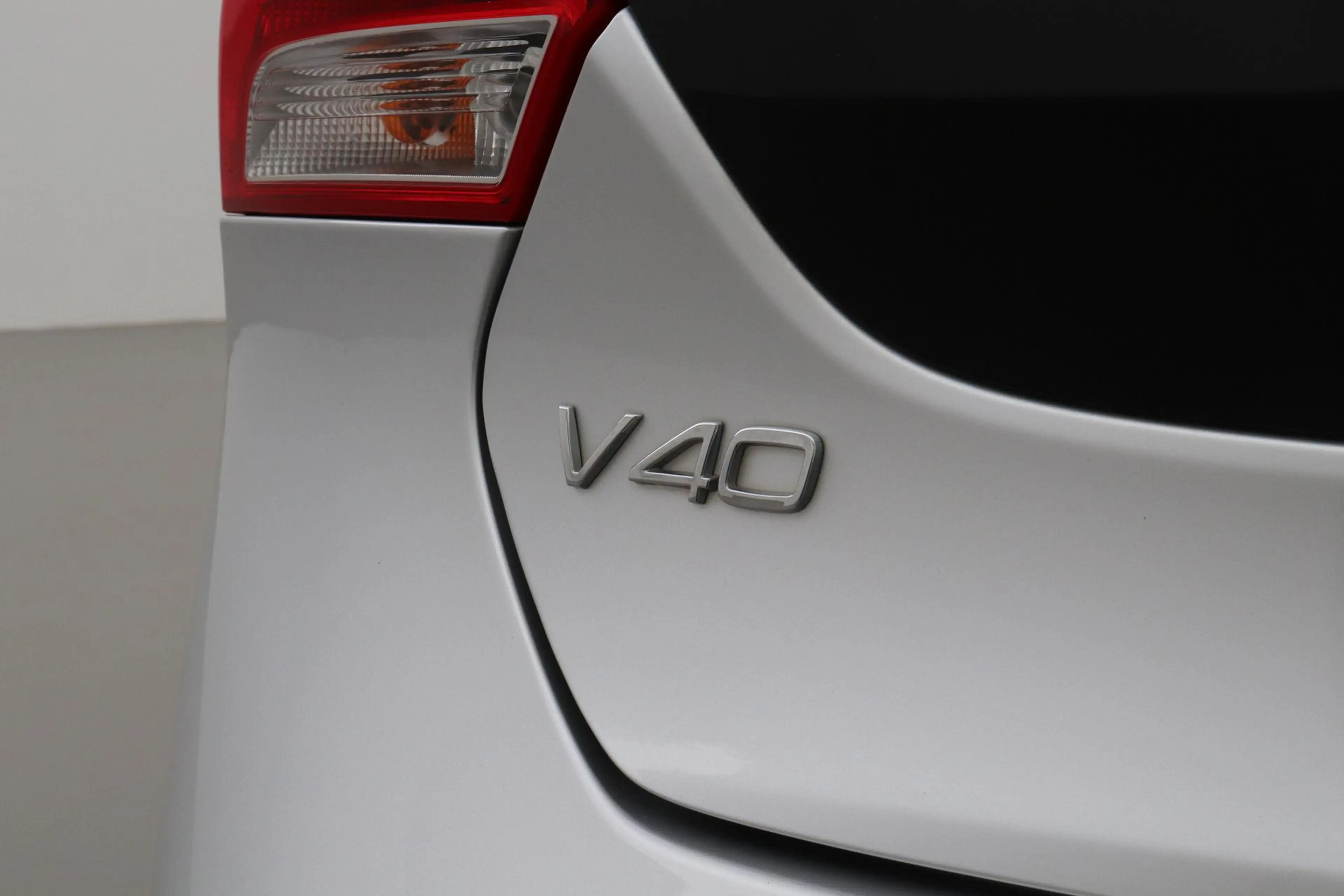 Volvo V40 2.0 D3 Momentum | Trekhaak | ACC | BLIS | Standkac — photo 43