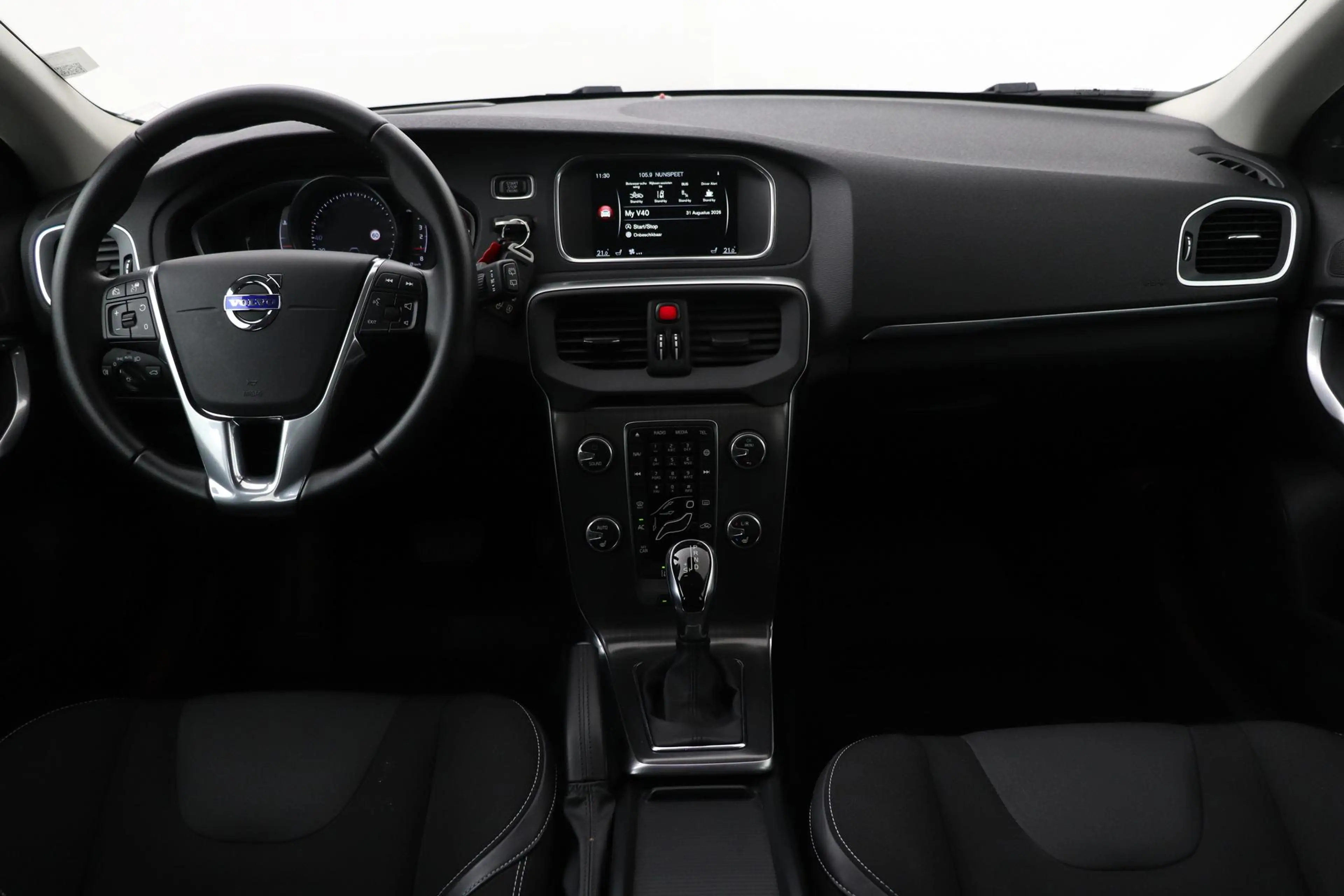 Volvo V40 2.0 D3 Momentum | Trekhaak | ACC | BLIS | Standkac — photo 4