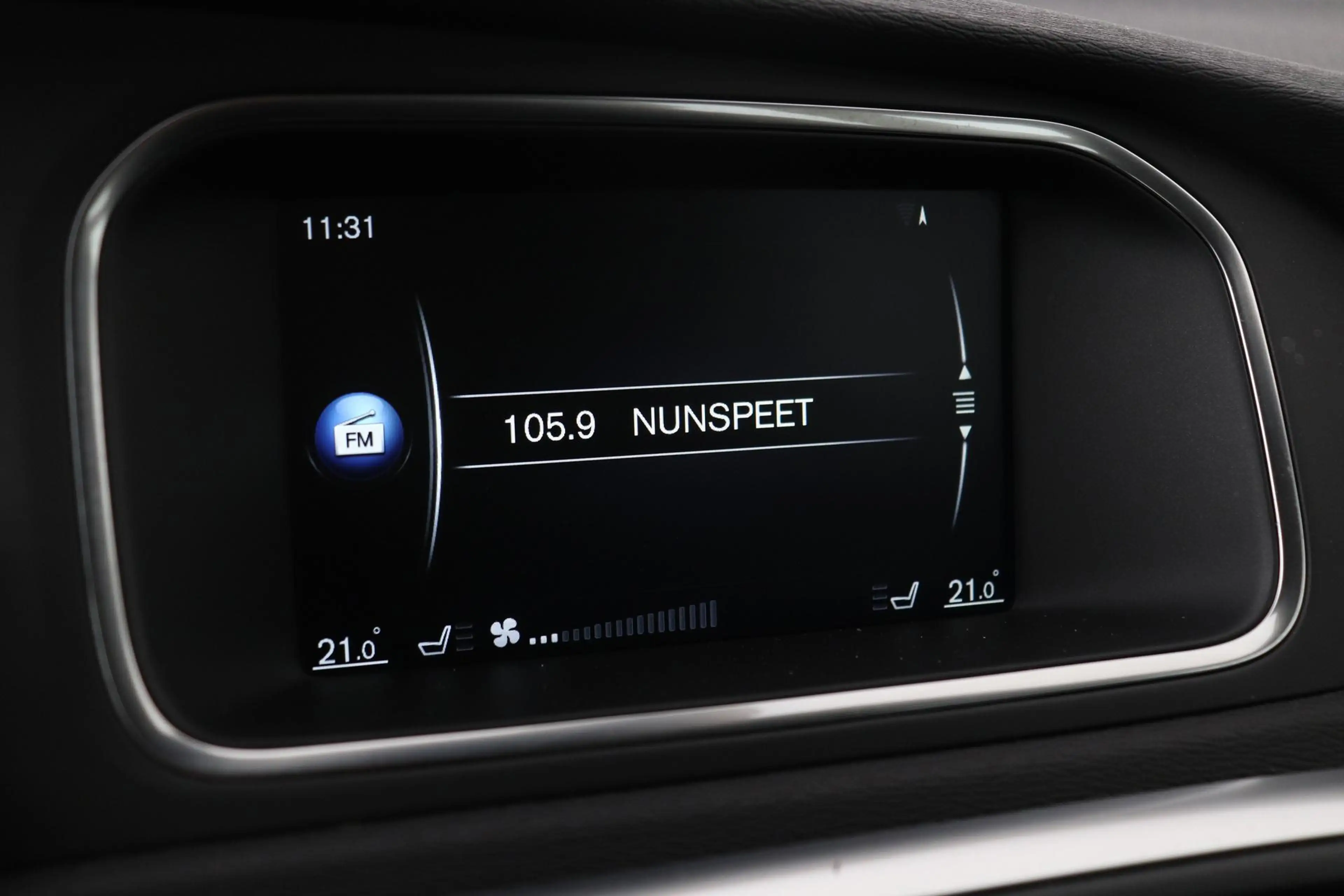 Volvo V40 2.0 D3 Momentum | Trekhaak | ACC | BLIS | Standkac — photo 23