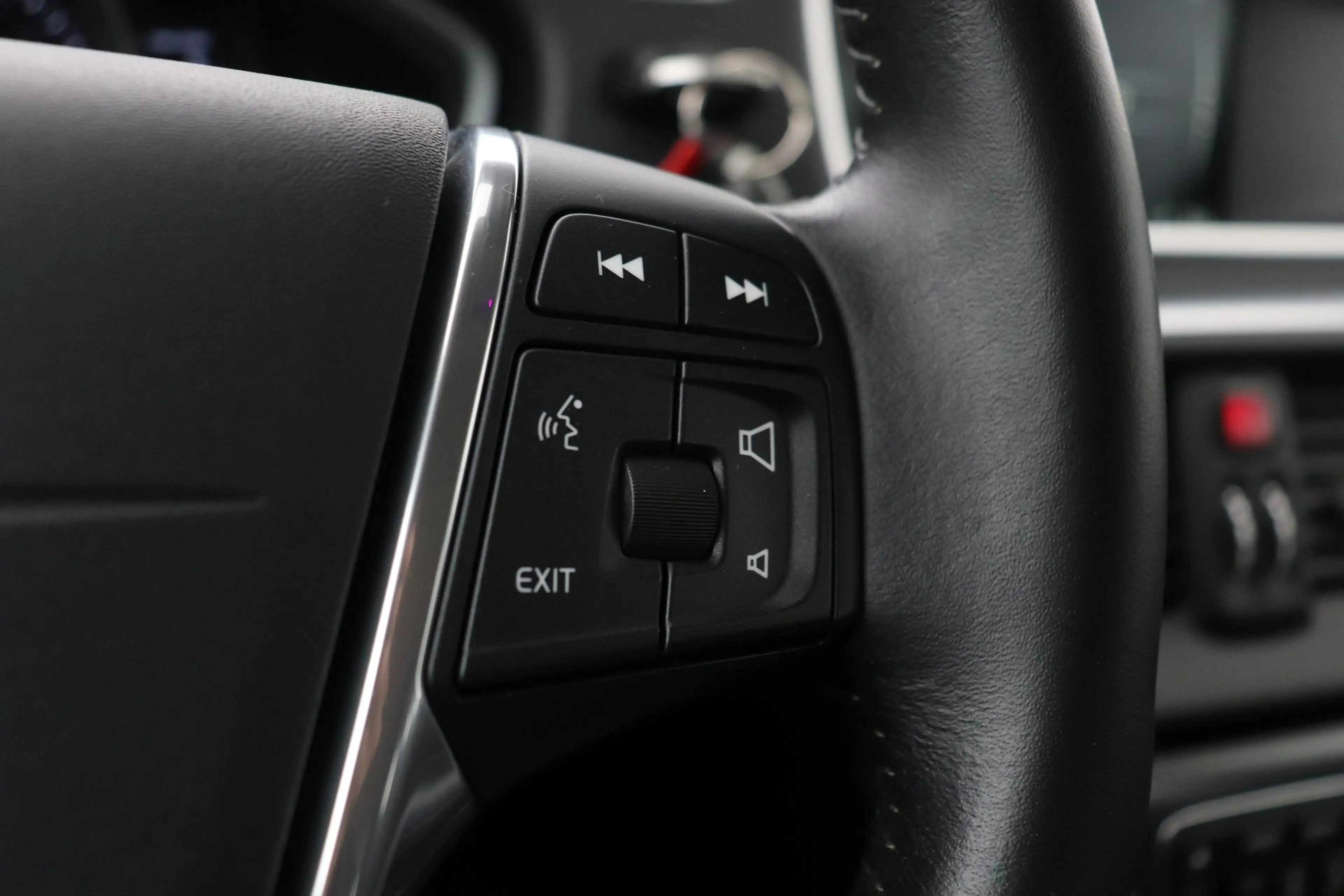 Volvo V40 2.0 D3 Momentum | Trekhaak | ACC | BLIS | Standkac — photo 35