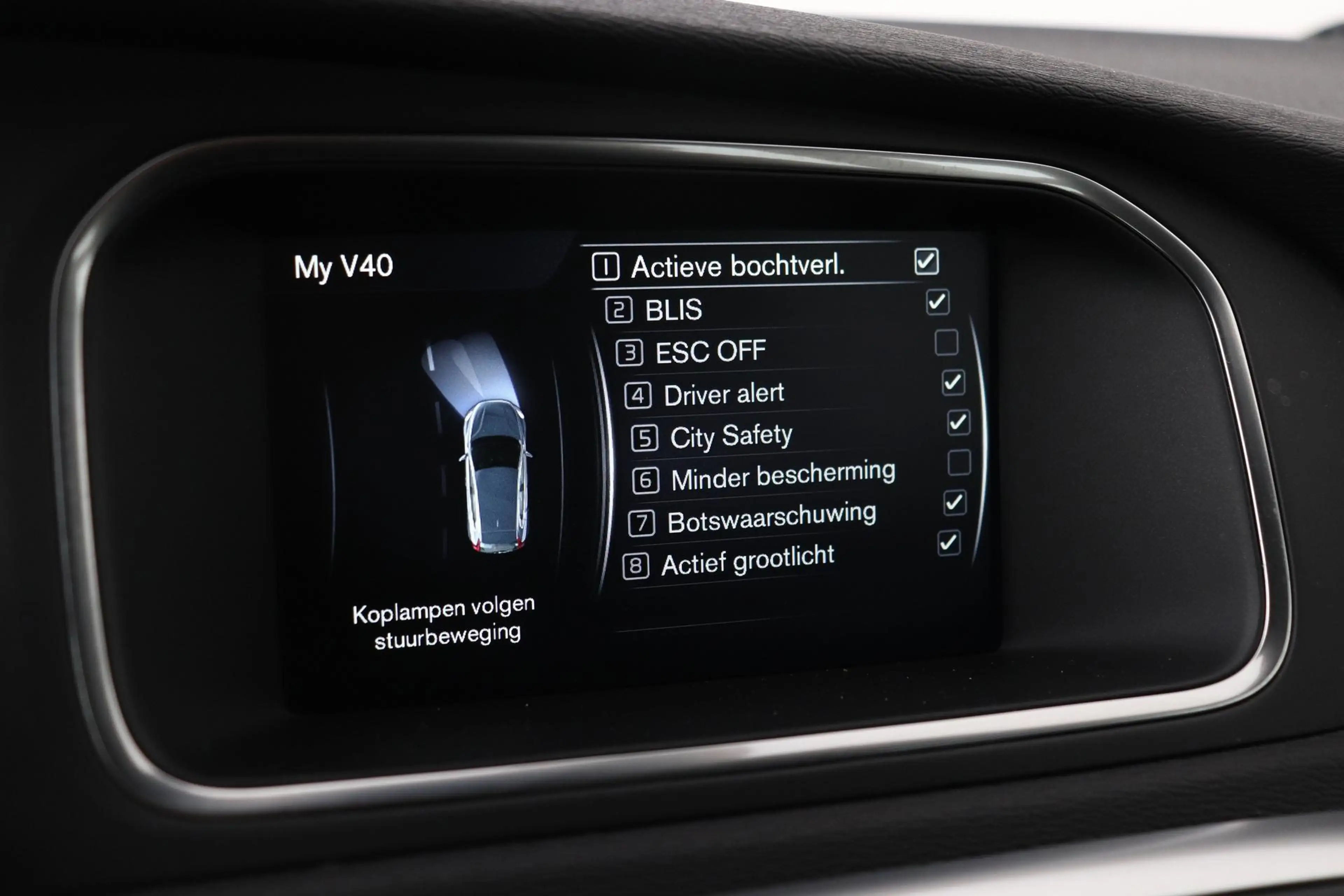 Volvo V40 2.0 D3 Momentum | Trekhaak | ACC | BLIS | Standkac — photo 21