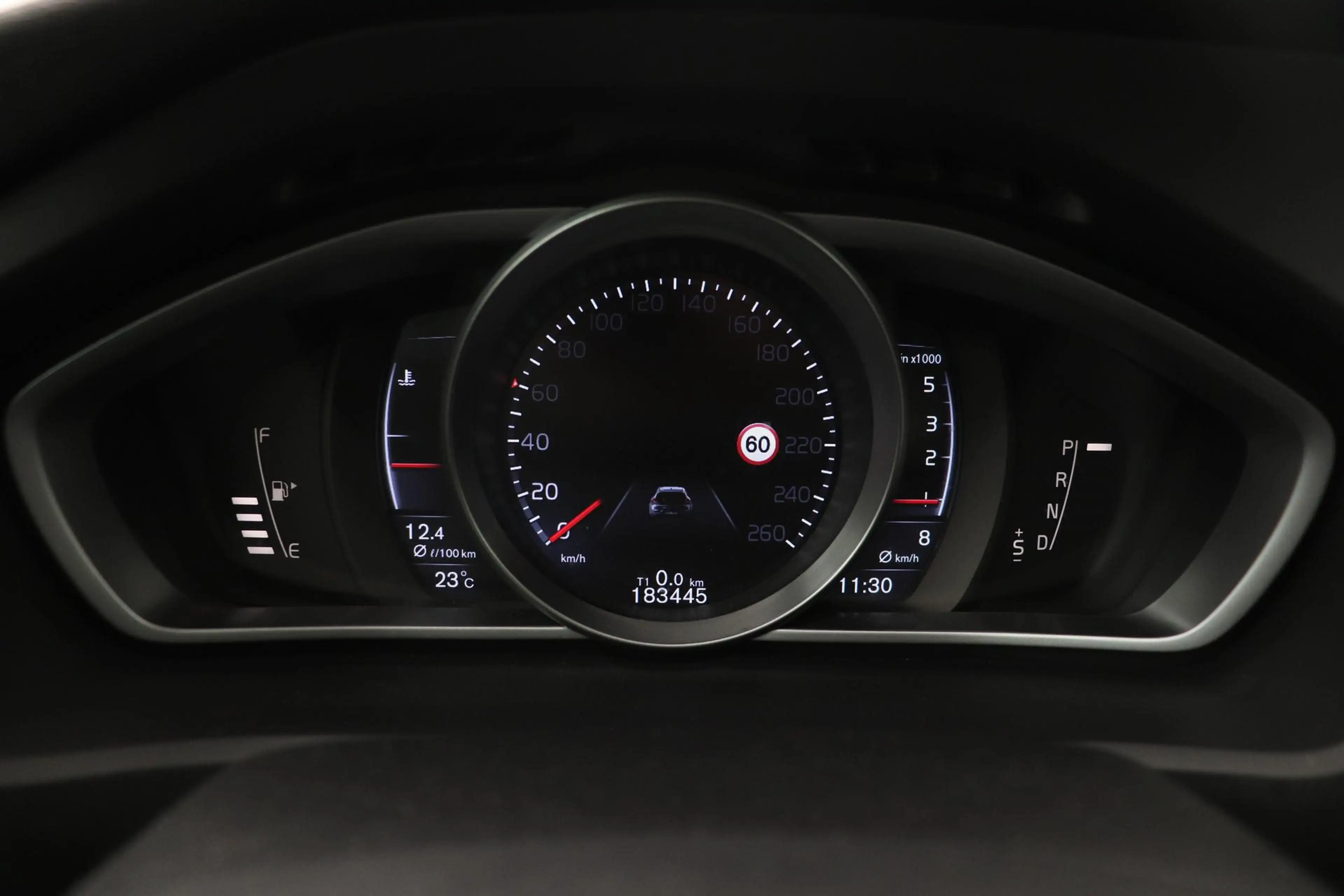 Volvo V40 2.0 D3 Momentum | Trekhaak | ACC | BLIS | Standkac — photo 18
