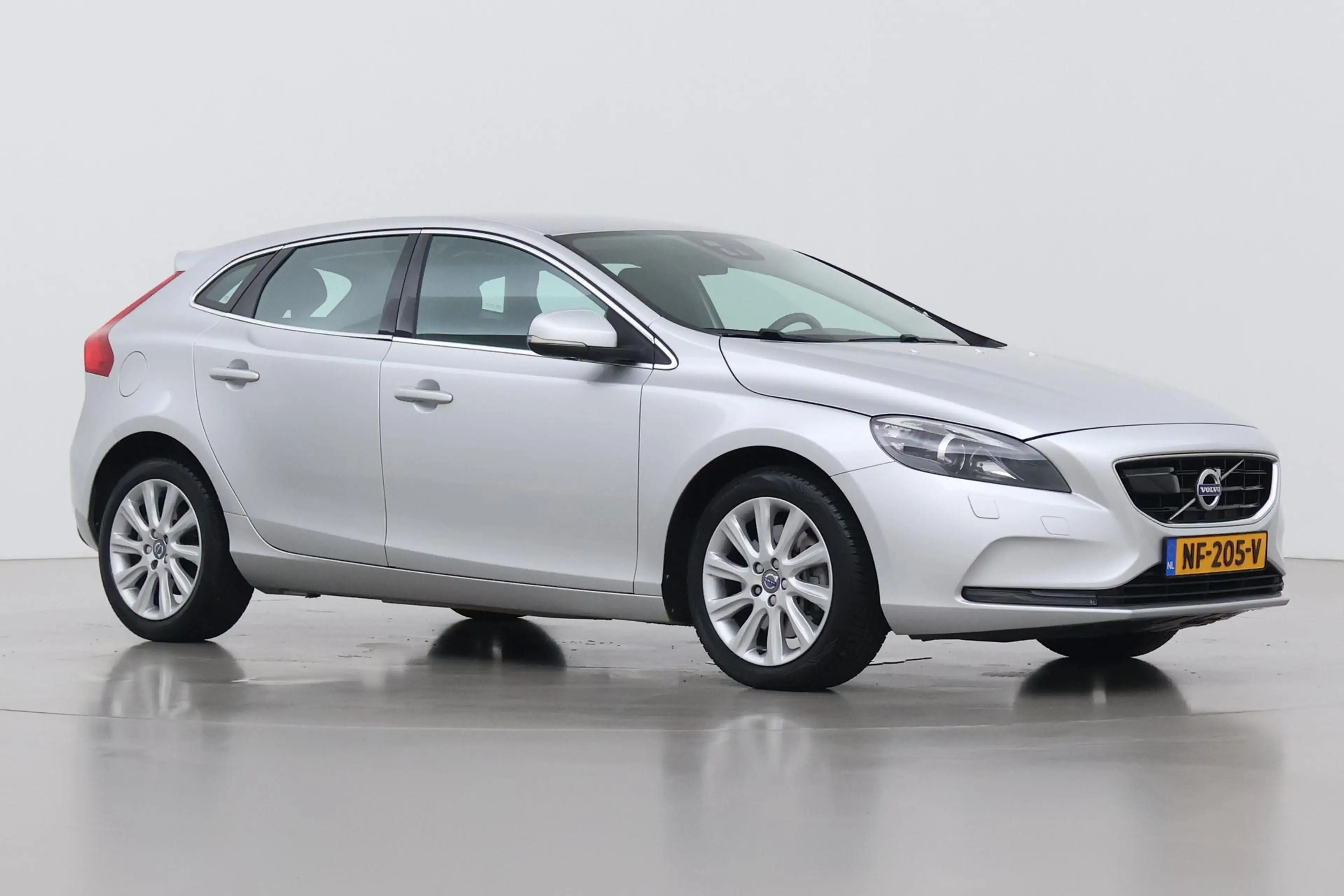 Volvo V40 2.0 D3 Momentum | Trekhaak | ACC | BLIS | Standkac — photo 47