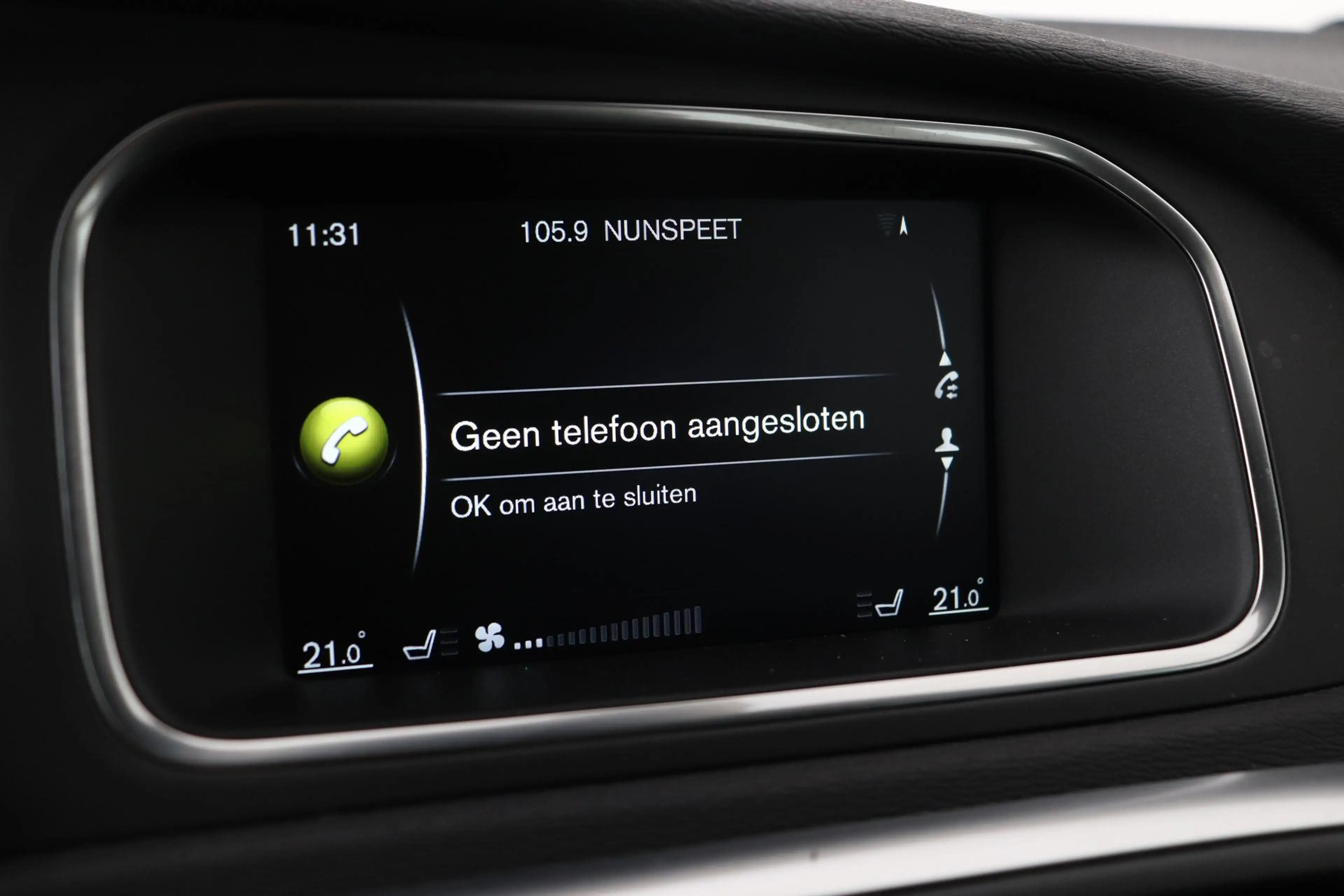 Volvo V40 2.0 D3 Momentum | Trekhaak | ACC | BLIS | Standkac — photo 24
