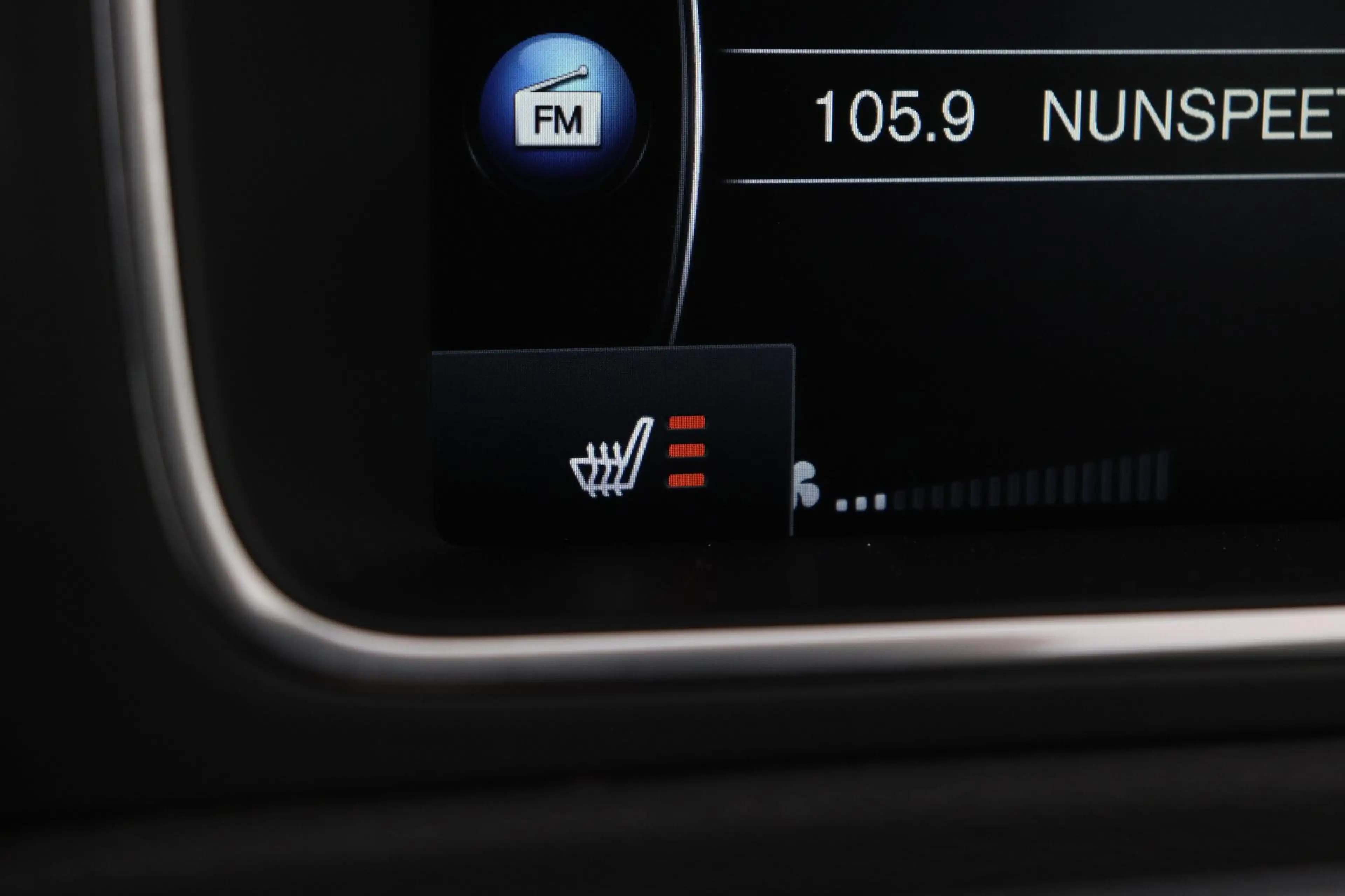 Volvo V40 2.0 D3 Momentum | Trekhaak | ACC | BLIS | Standkac — photo 29