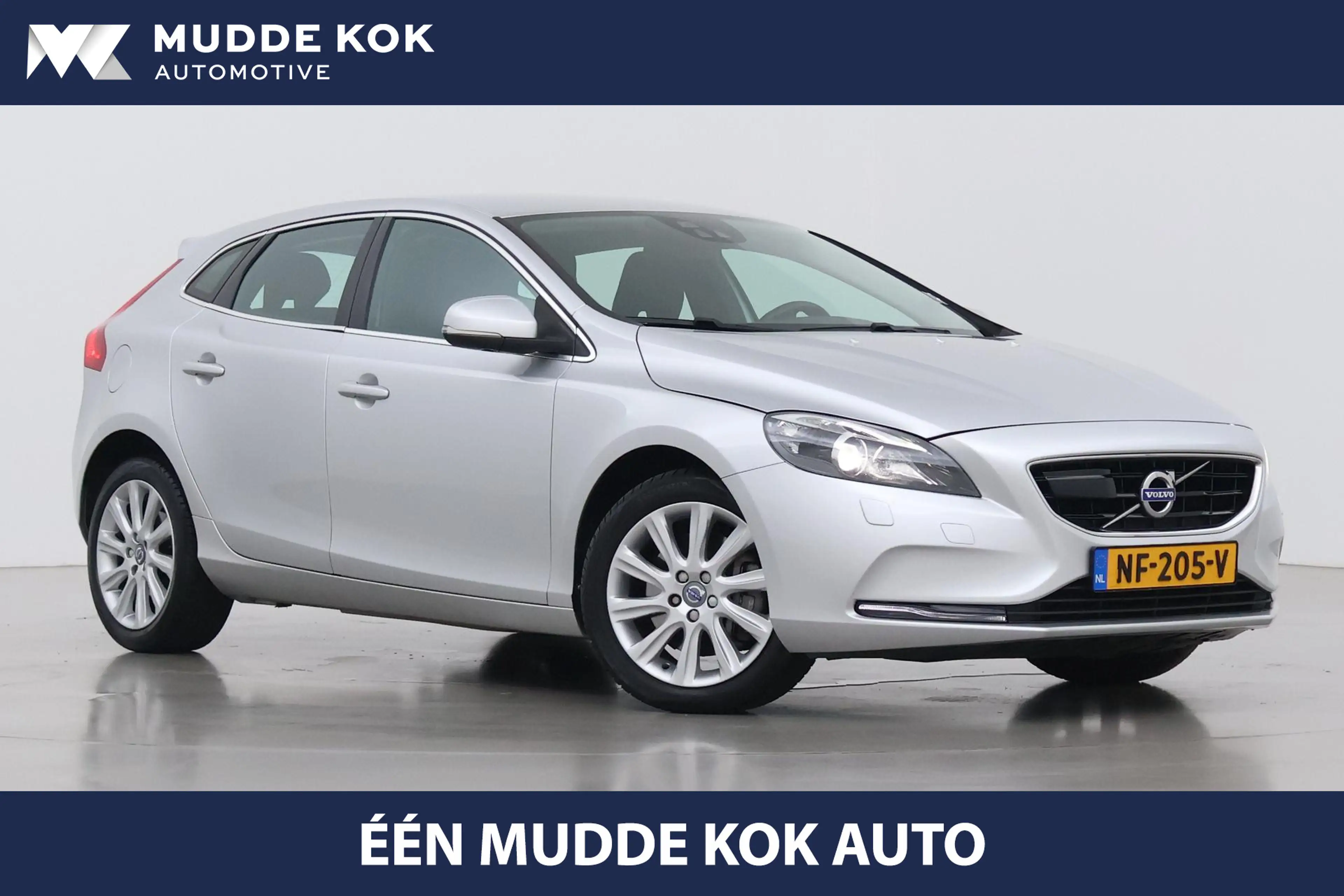 Volvo V40 2.0 D3 Momentum | Trekhaak | ACC | BLIS | Standkac