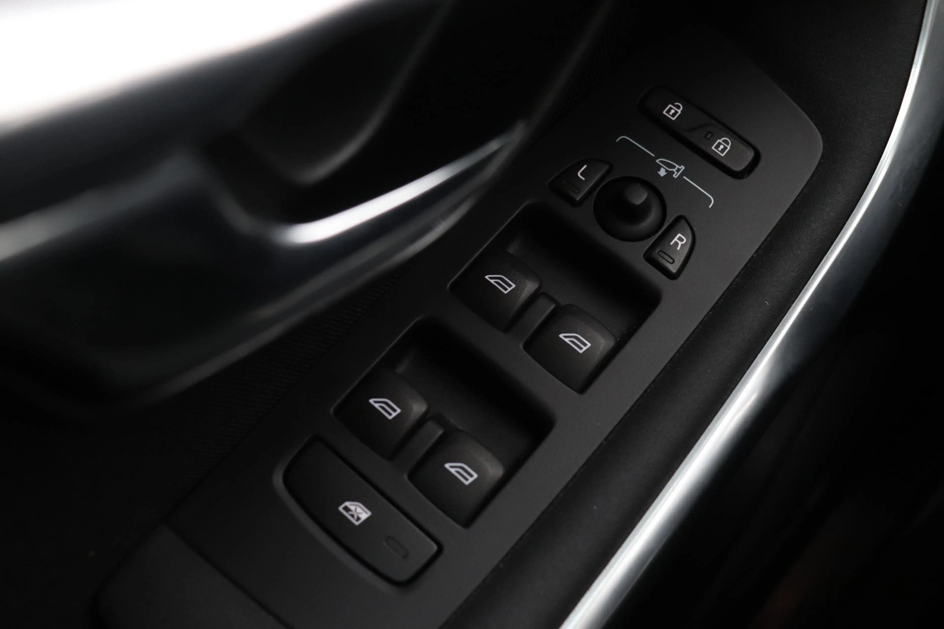 Volvo V40 2.0 D3 Momentum | Trekhaak | ACC | BLIS | Standkac — photo 37