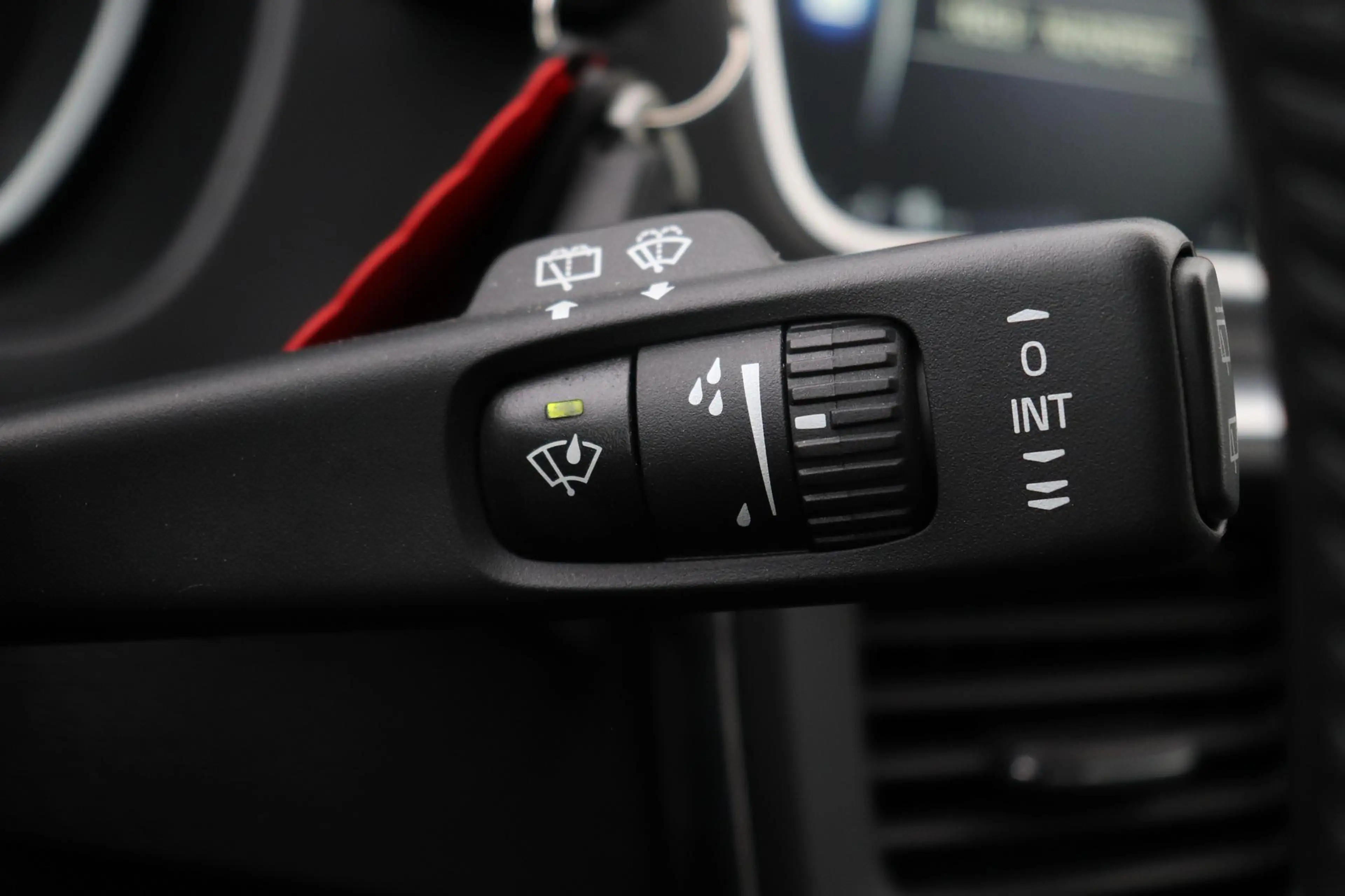 Volvo V40 2.0 D3 Momentum | Trekhaak | ACC | BLIS | Standkac — photo 36