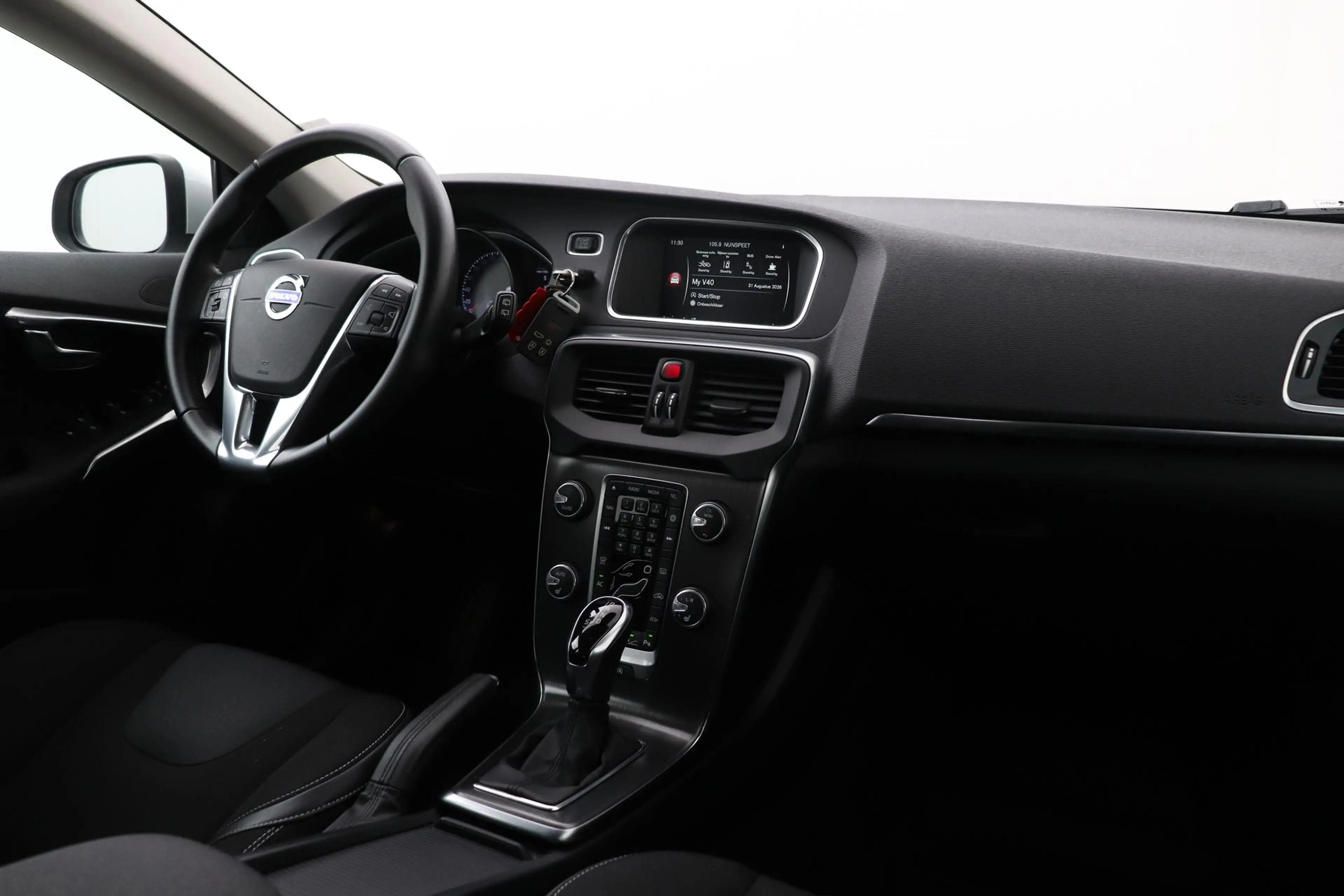 Volvo V40 2.0 D3 Momentum | Trekhaak | ACC | BLIS | Standkac — photo 16