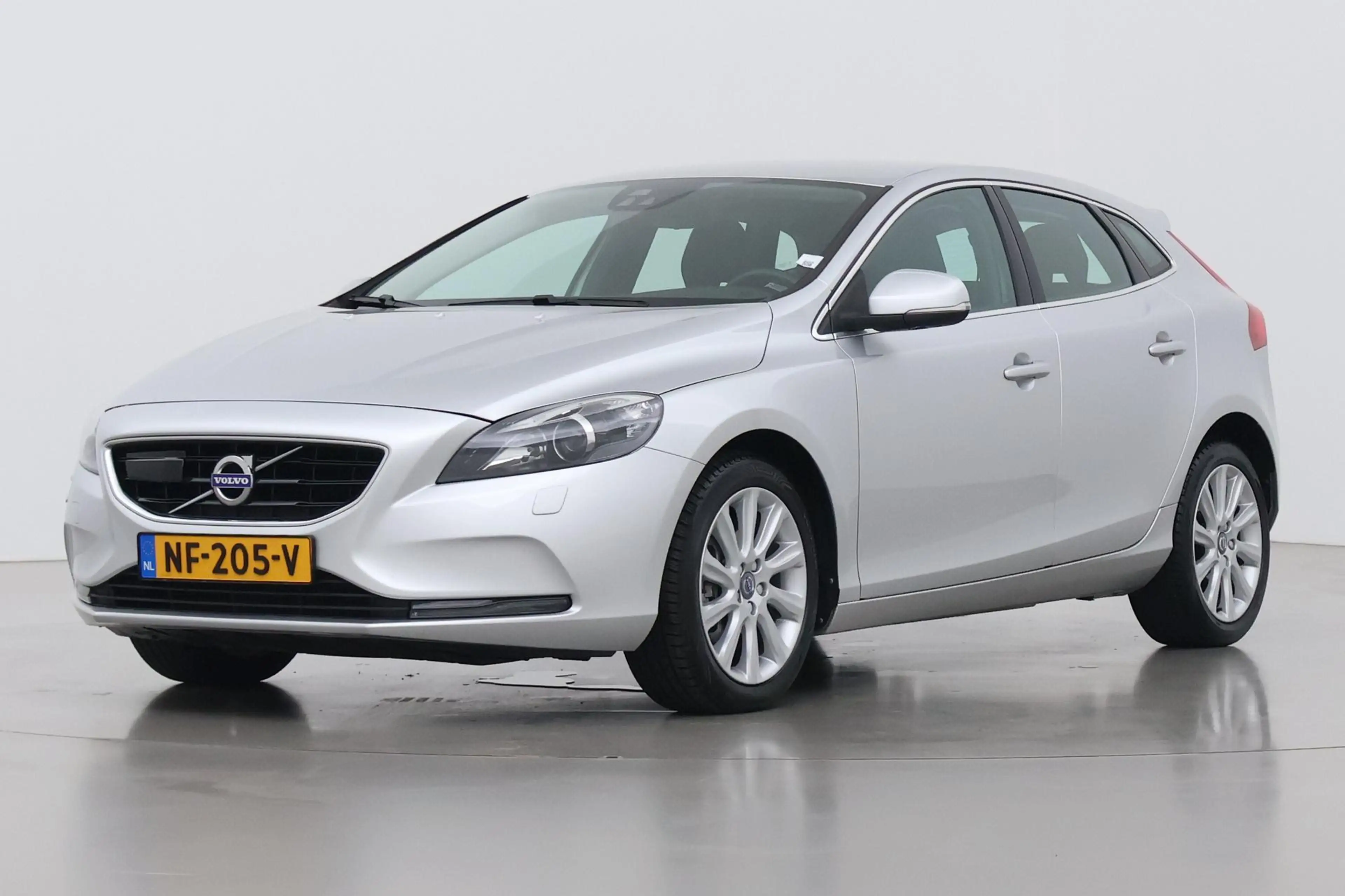 Volvo V40 2.0 D3 Momentum | Trekhaak | ACC | BLIS | Standkac — photo 8