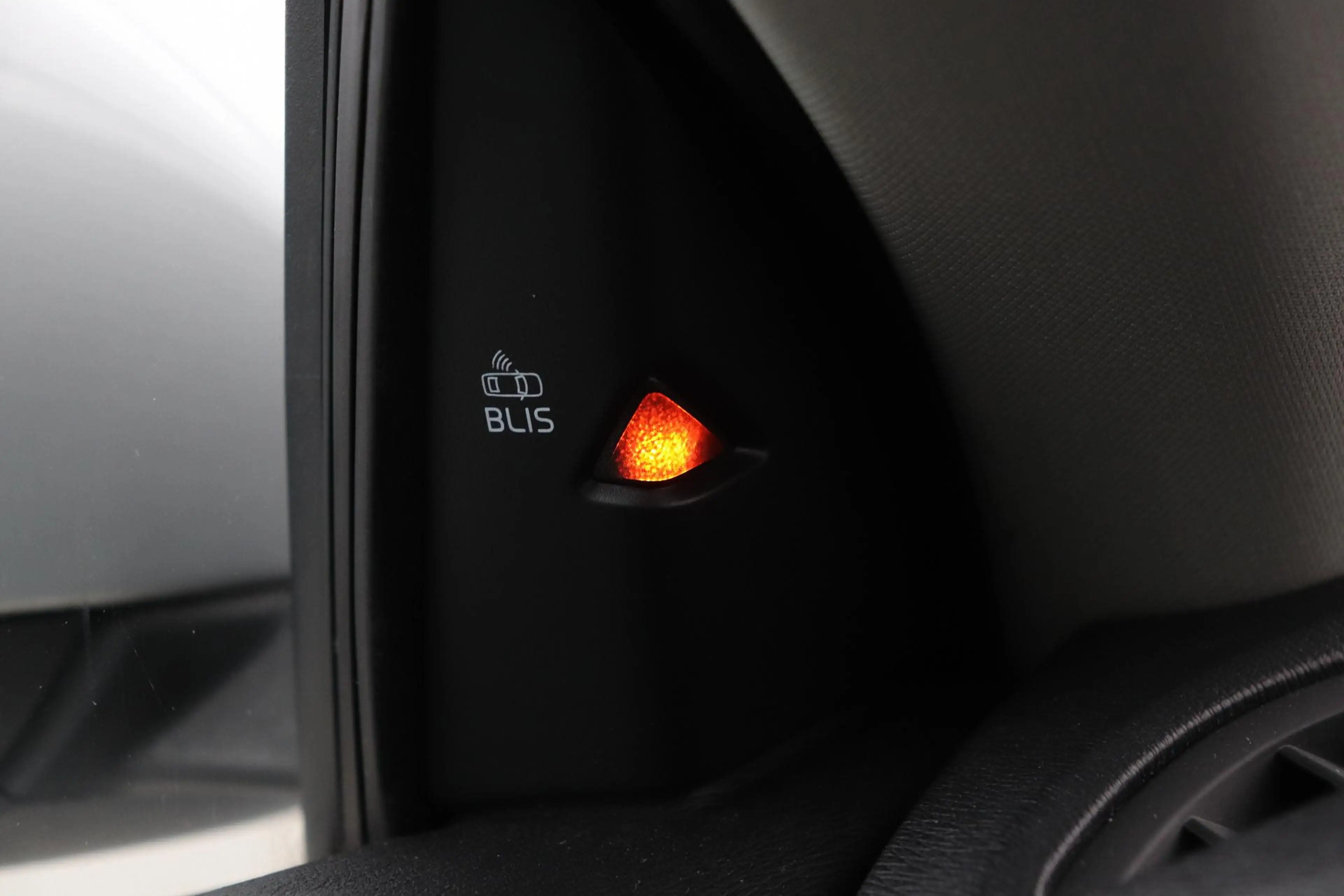 Volvo V40 2.0 D3 Momentum | Trekhaak | ACC | BLIS | Standkac — photo 12