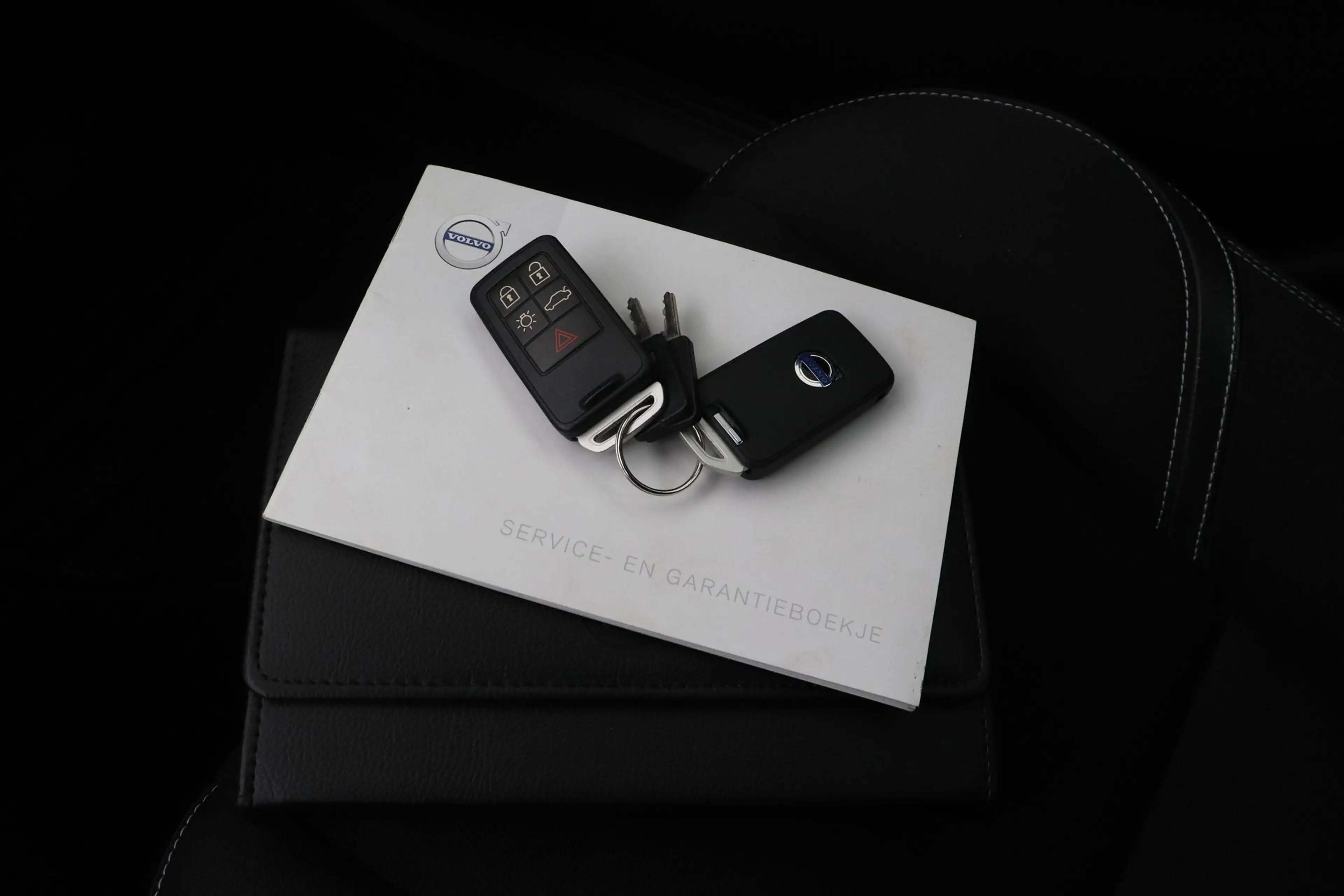 Volvo V40 2.0 D3 Momentum | Trekhaak | ACC | BLIS | Standkac — photo 17