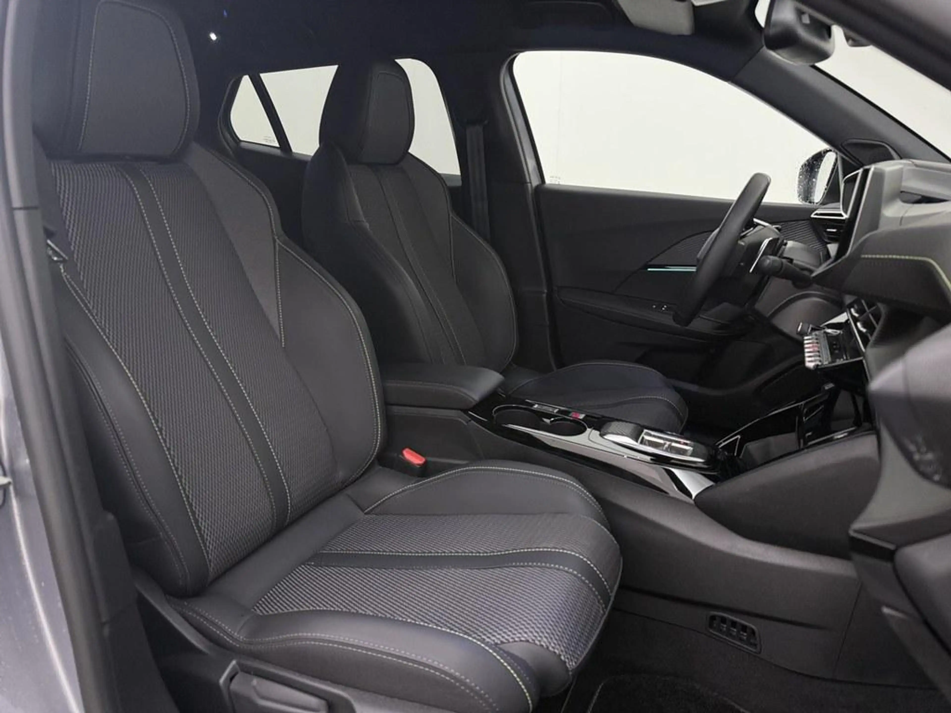 Peugeot 2008 1.2 Hybrid 145 GT 360.Camera/Ad.Cruise/Led.Matrix/ — photo 4